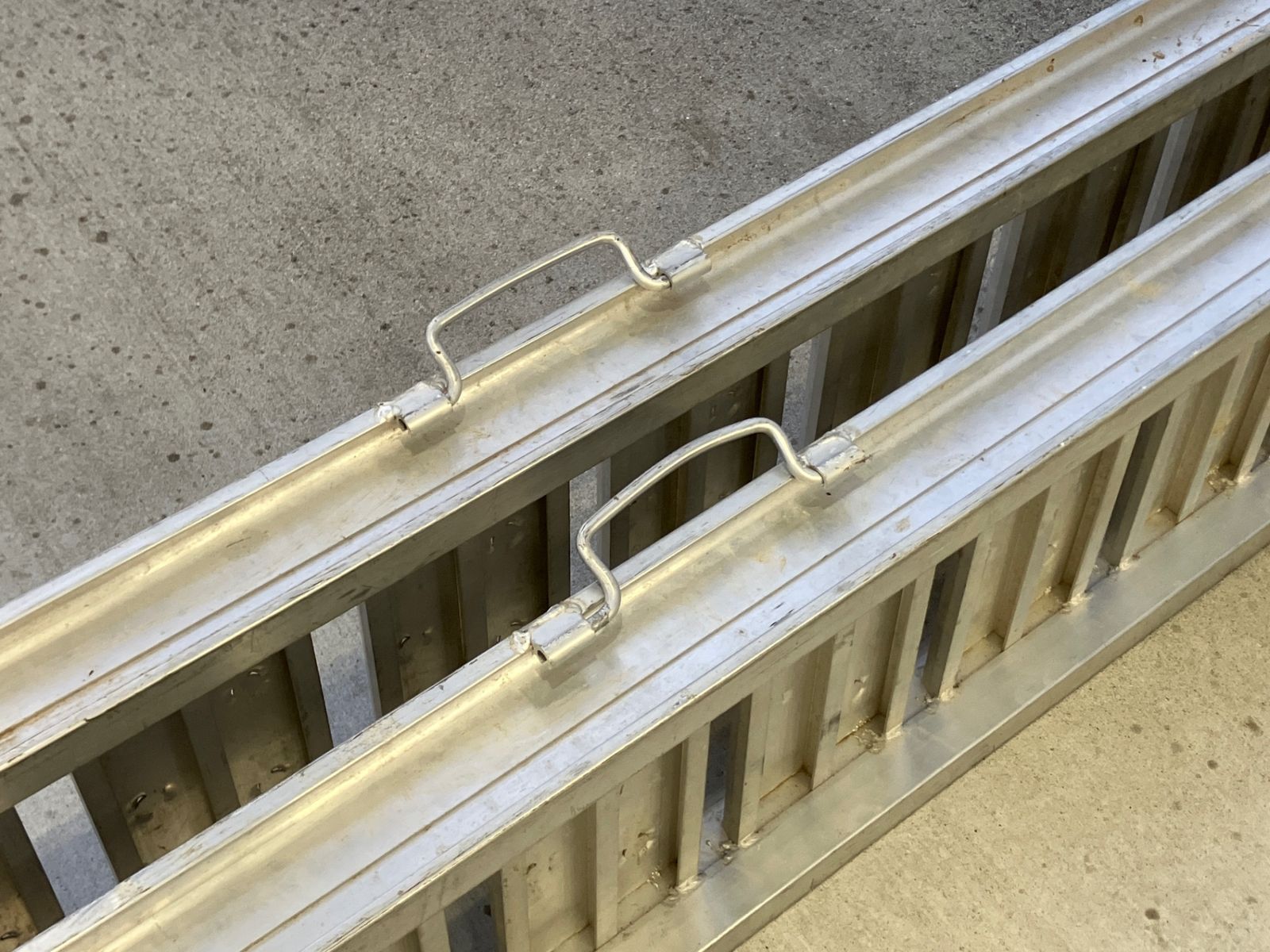 日軽アルミブリッジ