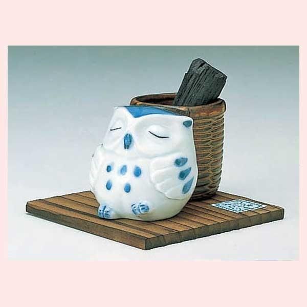 染絵　うたたねふくろう（備長炭付）　495　※陶器，陶製，贈り物，ギフト，コレクション，趣味，ドール，オブジェ，日本，民芸品，工芸品，おみやげ，置物，飾り，個性的，焼き物，薬