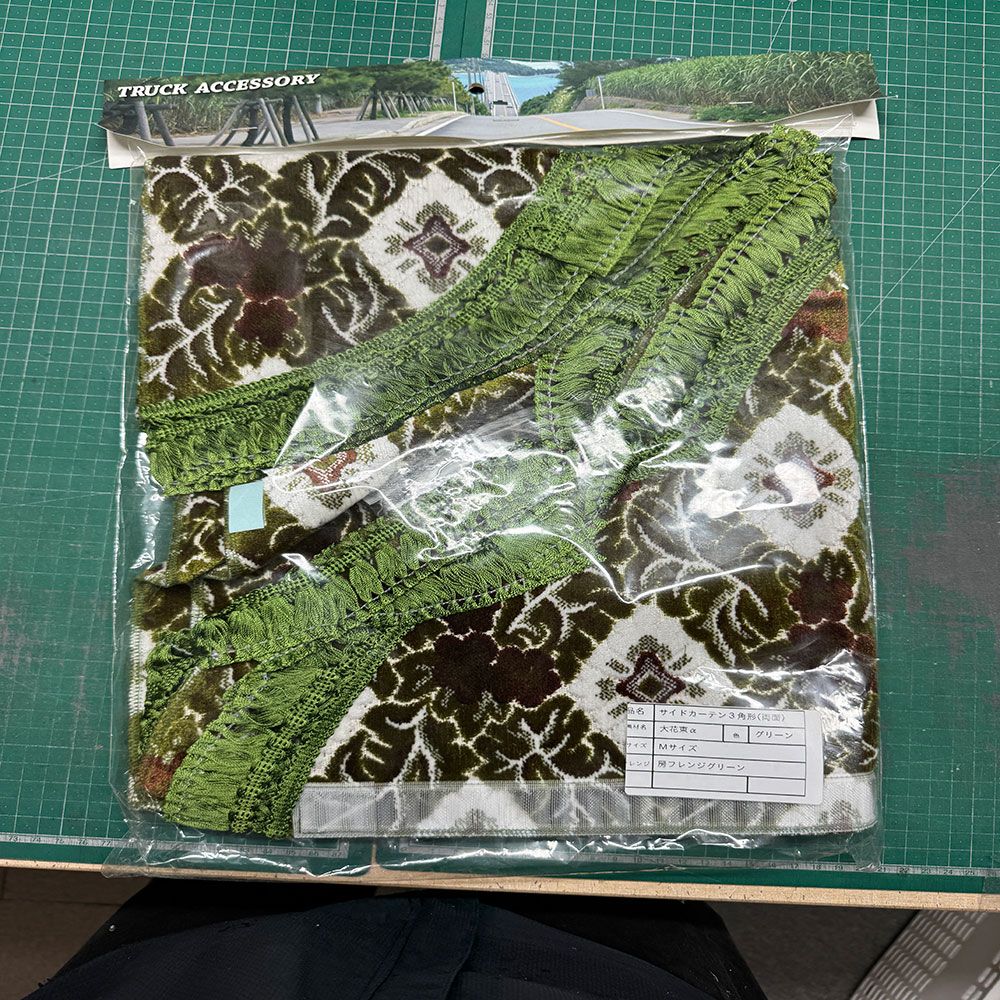 3角型サイドカーテン 大花束 グリーン