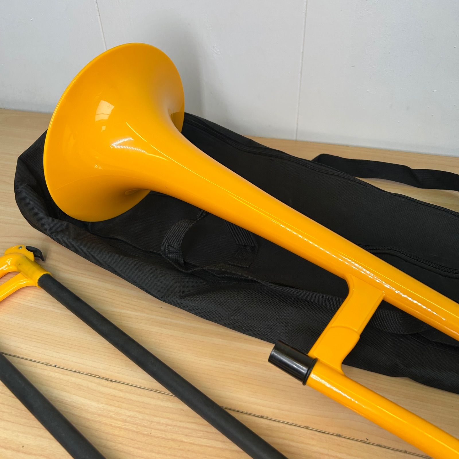 pBoneピーボーン　イエロー　プラスチックトロンボーン　イエロー Amazon.com: pBone Bb Plastic Trombone - Lightweight
