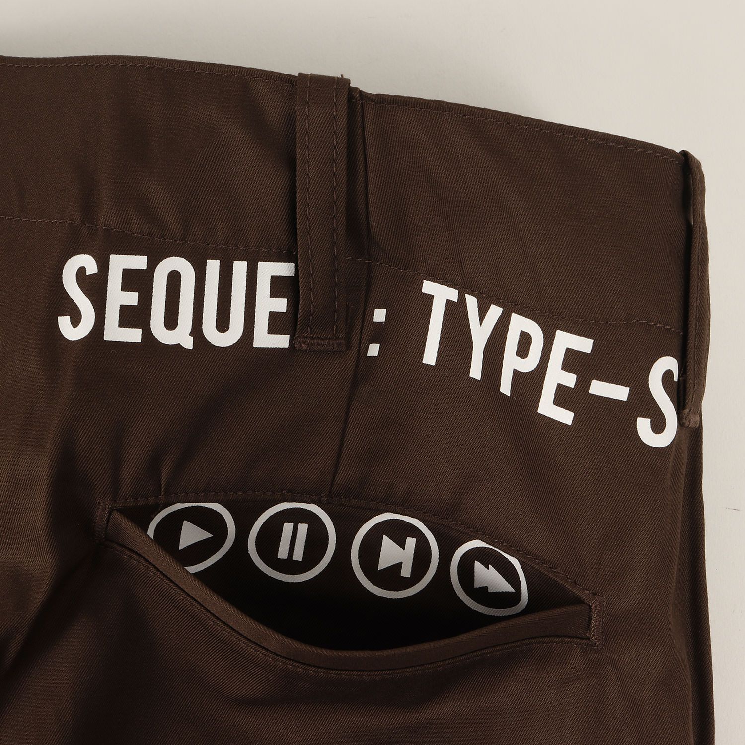 新品】SEQUEL シークエル パンツ サイズ:L / 24SS ロゴ刺繍 チノ