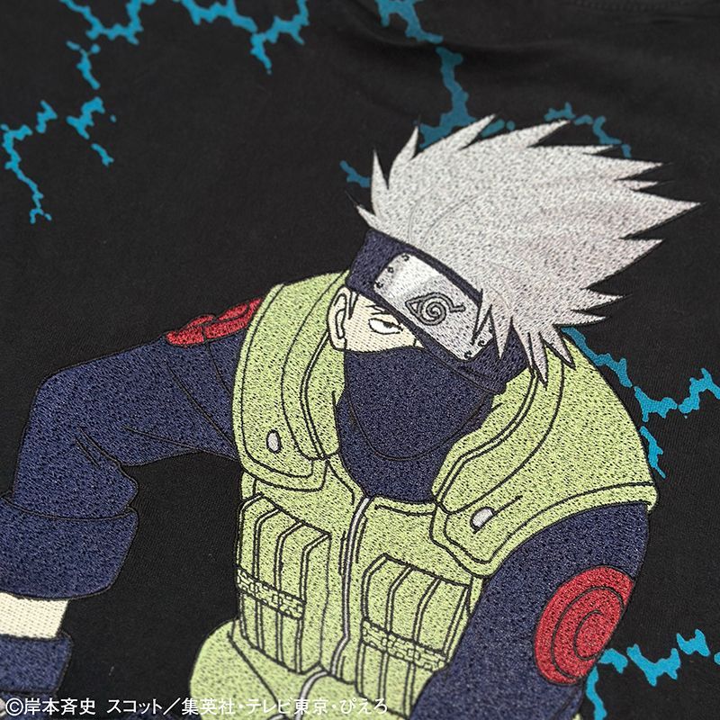 4Lサイズ 絡繰魂 × NARUTO はたけカカシ 柄 刺繍 半袖 Tシャツ 