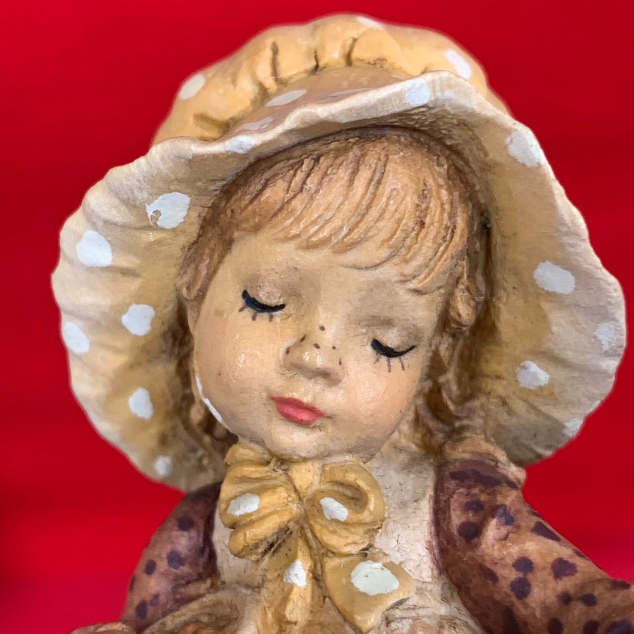 アンリ人形 ANRI サラケイ Feeding the chicken 17cm