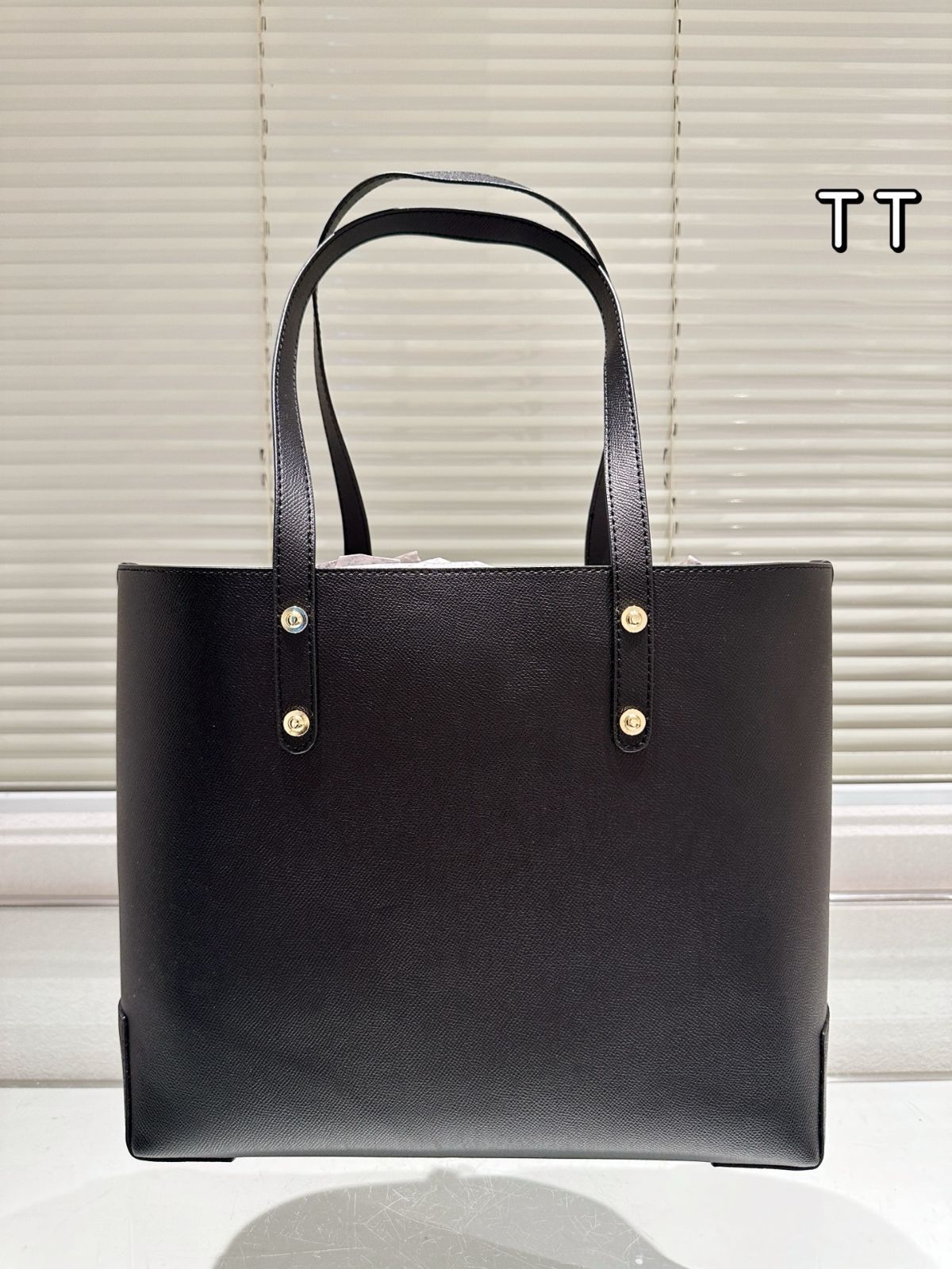 BURBERRY エンボスロゴ型押しトートバッグ BURBERRY - 新品 バーバリー BURBERRY トートバッグ エンボスド