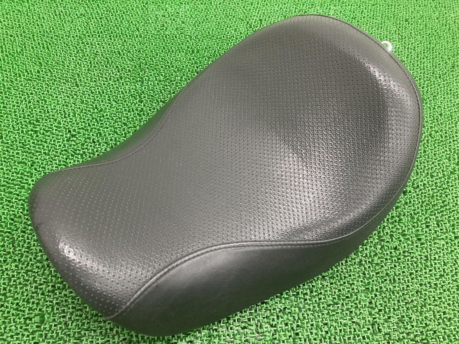 FXDB1580 フロントシート ハーレー 純正 中古 バイク 部品 ダイナ ストリートボブ ディンプル メインシート 破れ無し 車検 Genuine