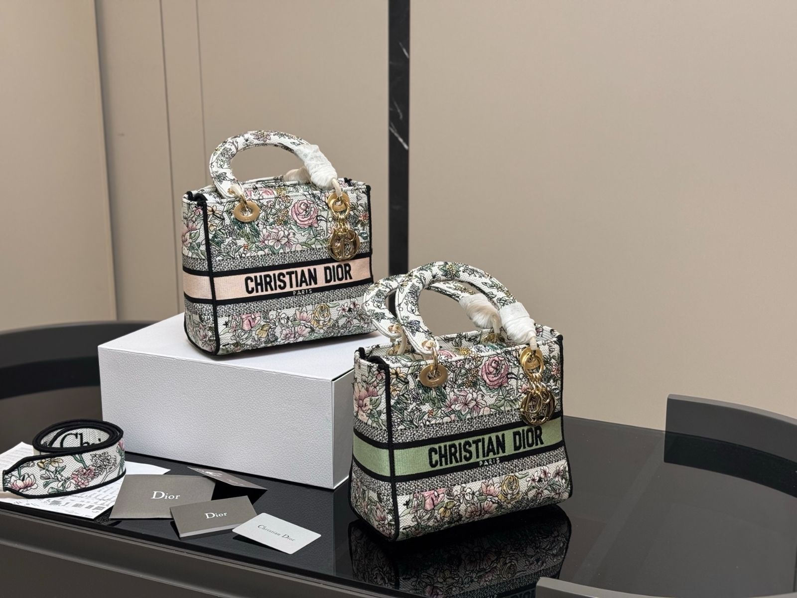 今日特価】Dior Embroidered Lady Dior Bag ディオール 刺繍