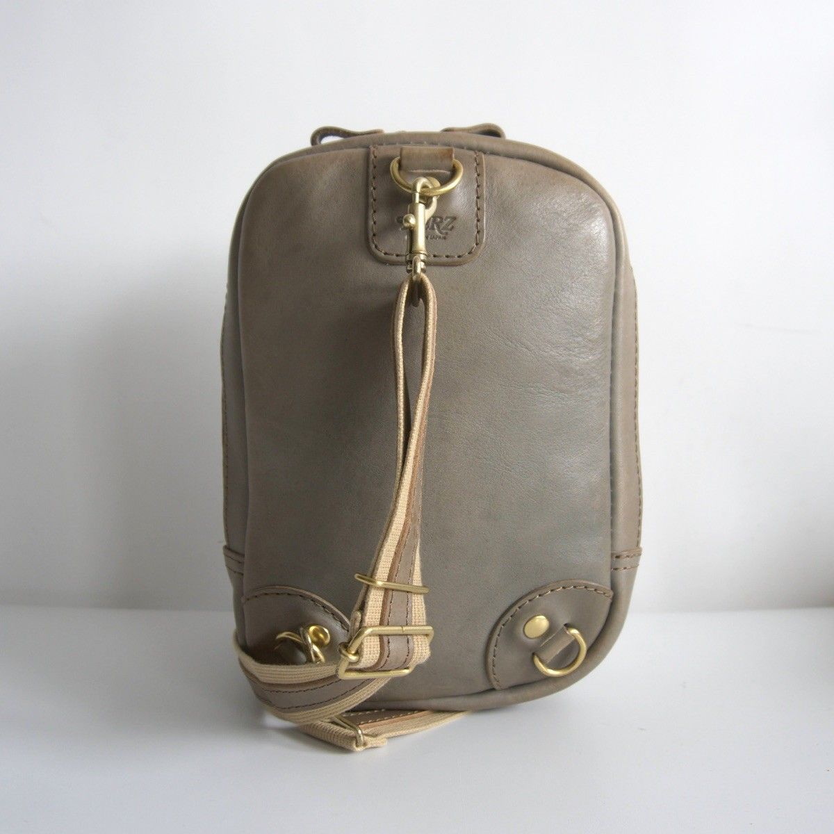 限定色/グレー】 HERZ ヘルツ 【立体ポケットボディバッグ(F-9