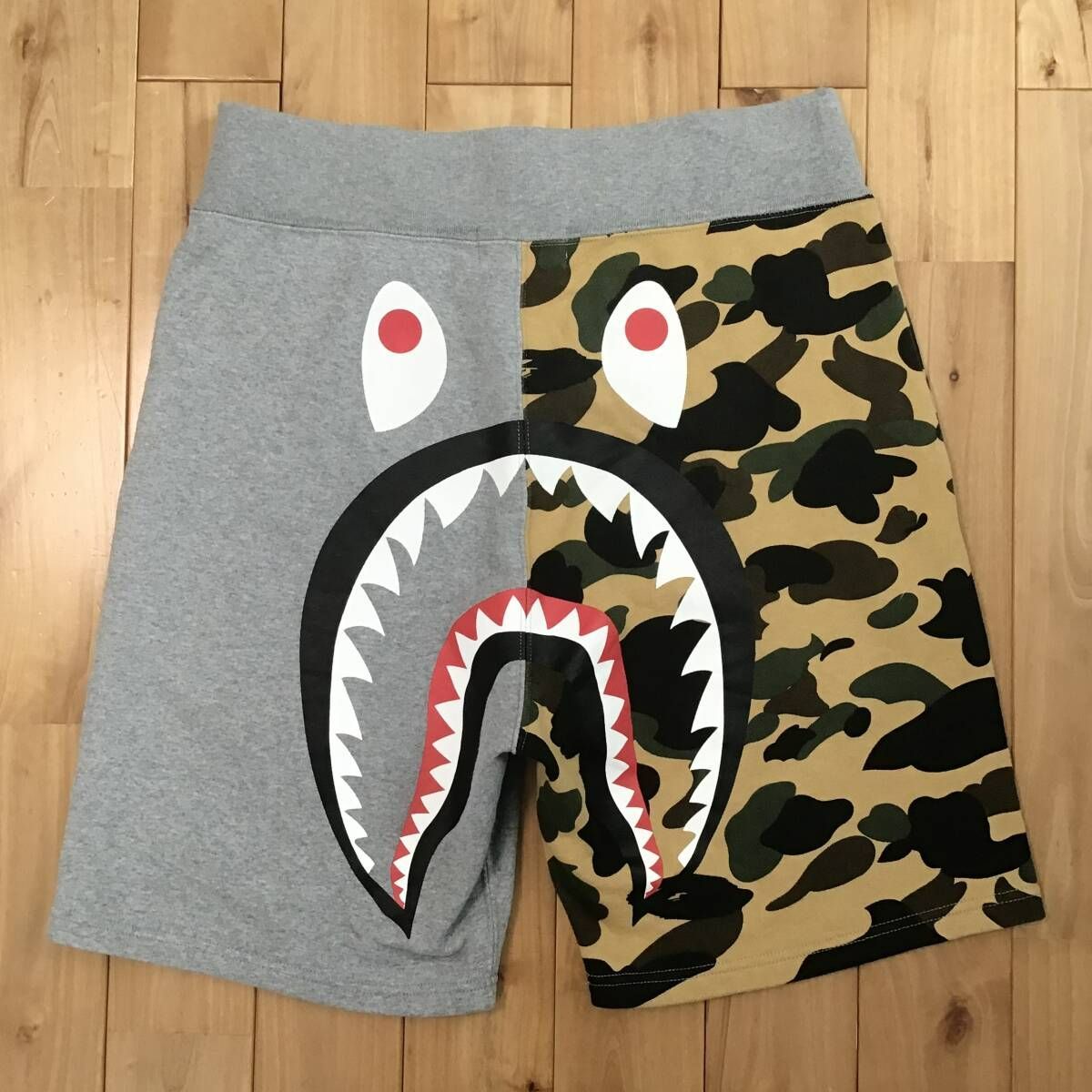 バック シャーク スウェット ハーフパンツ Mサイズ ショーツ a bathing ape BAPE camo shark shorts エイプ ベイプ 迷彩