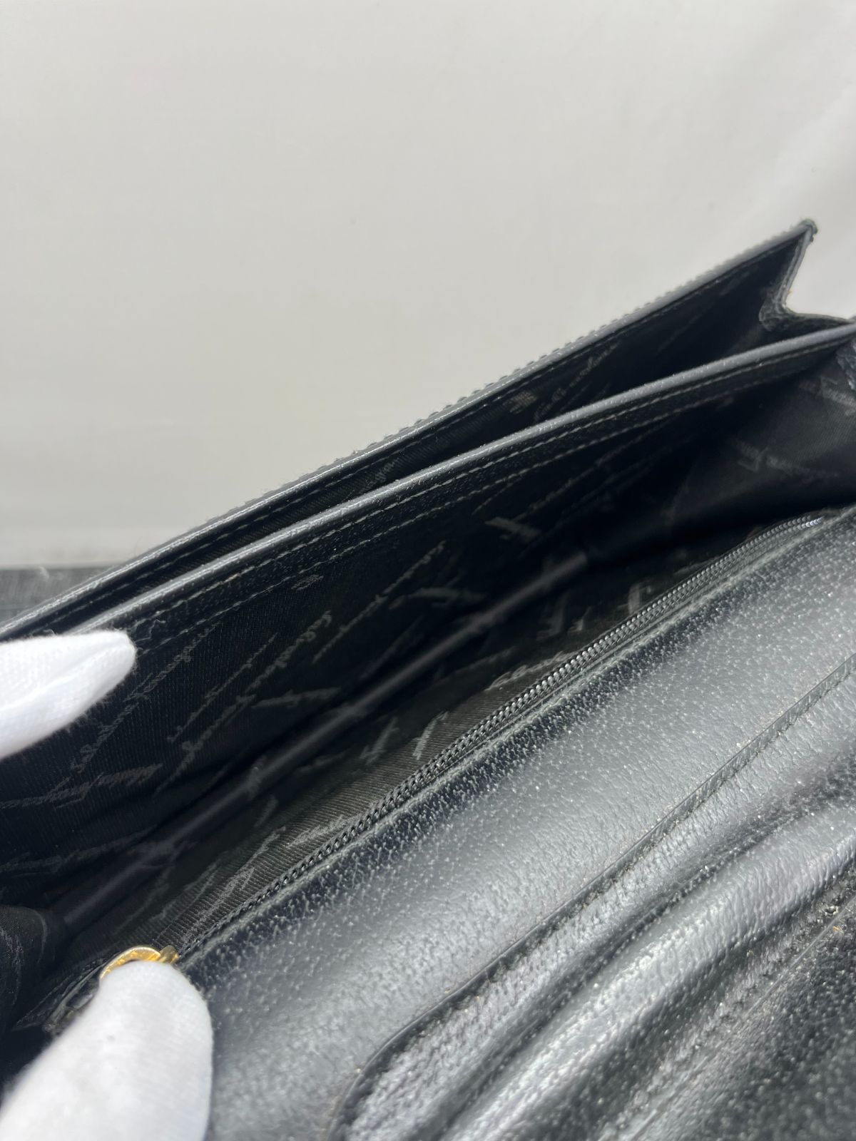 サルヴァトーレフェラガモ セカンドバッグ