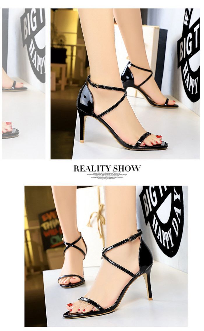 ストラップ サンダル