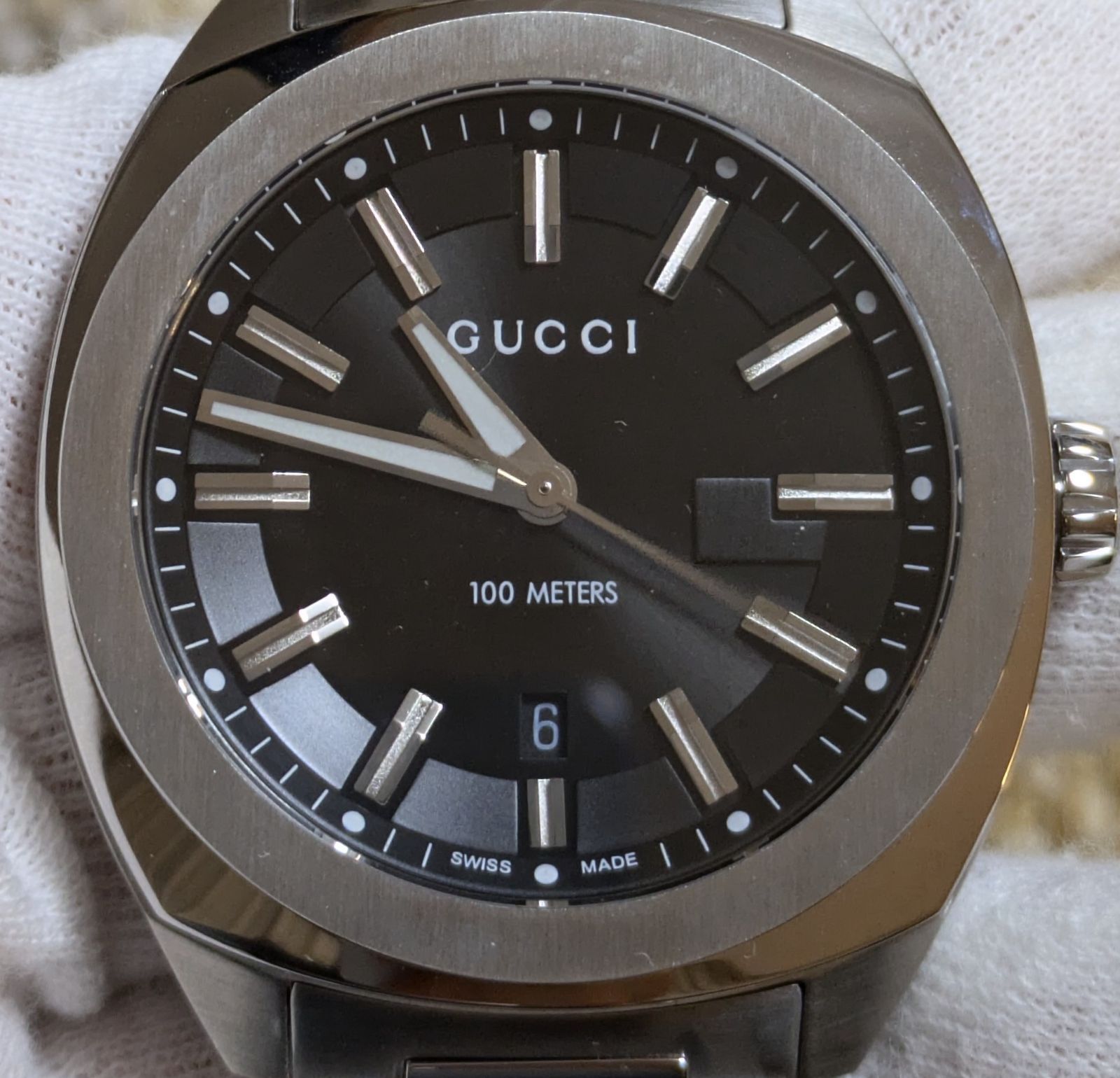 新品未使用　GUCCI　メンズ　ウォッチ　　　　YA142301 41mm YA142301.jpg