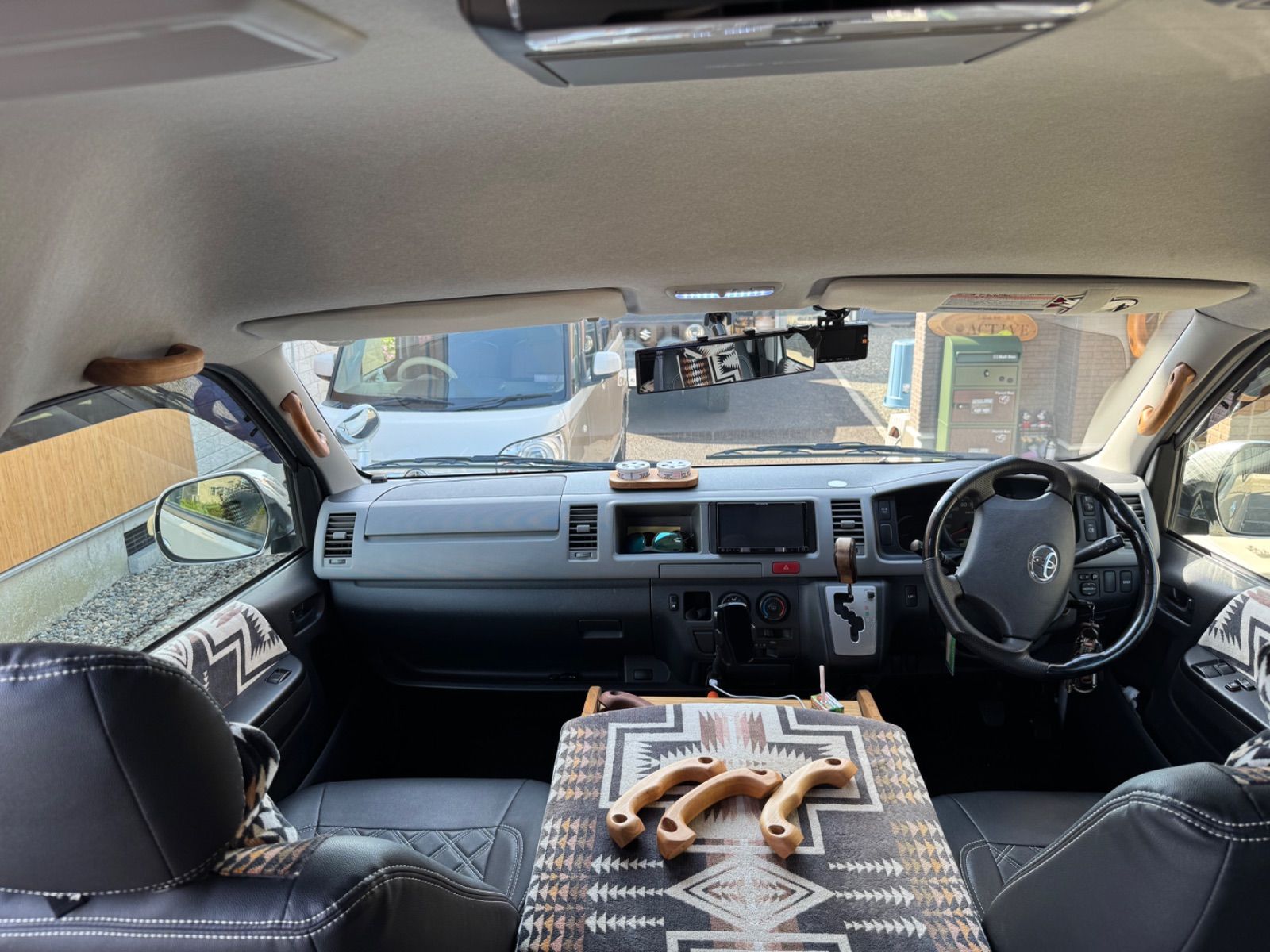 ハイエース200系 木製アシストグリップ