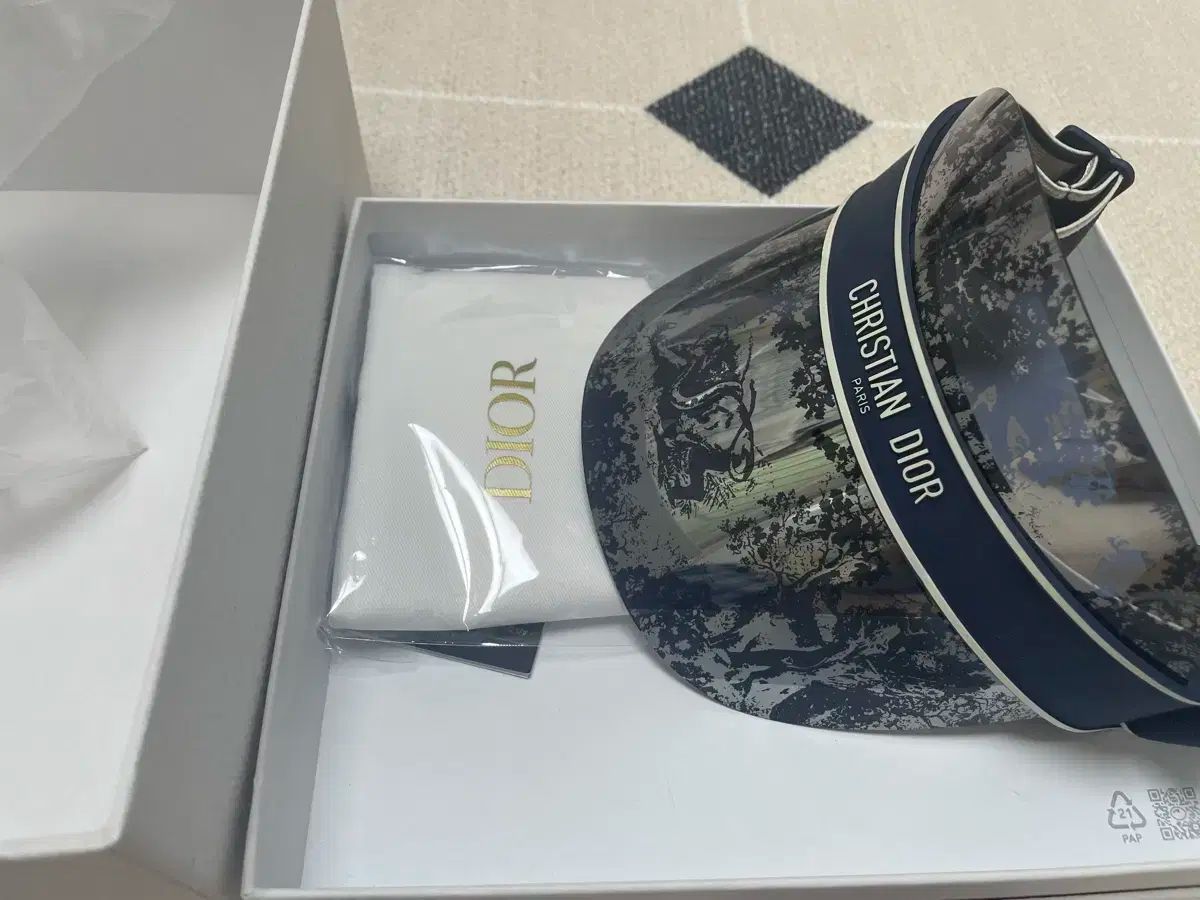 Dior ディオール D -フレーム サンバイザー オブリーク