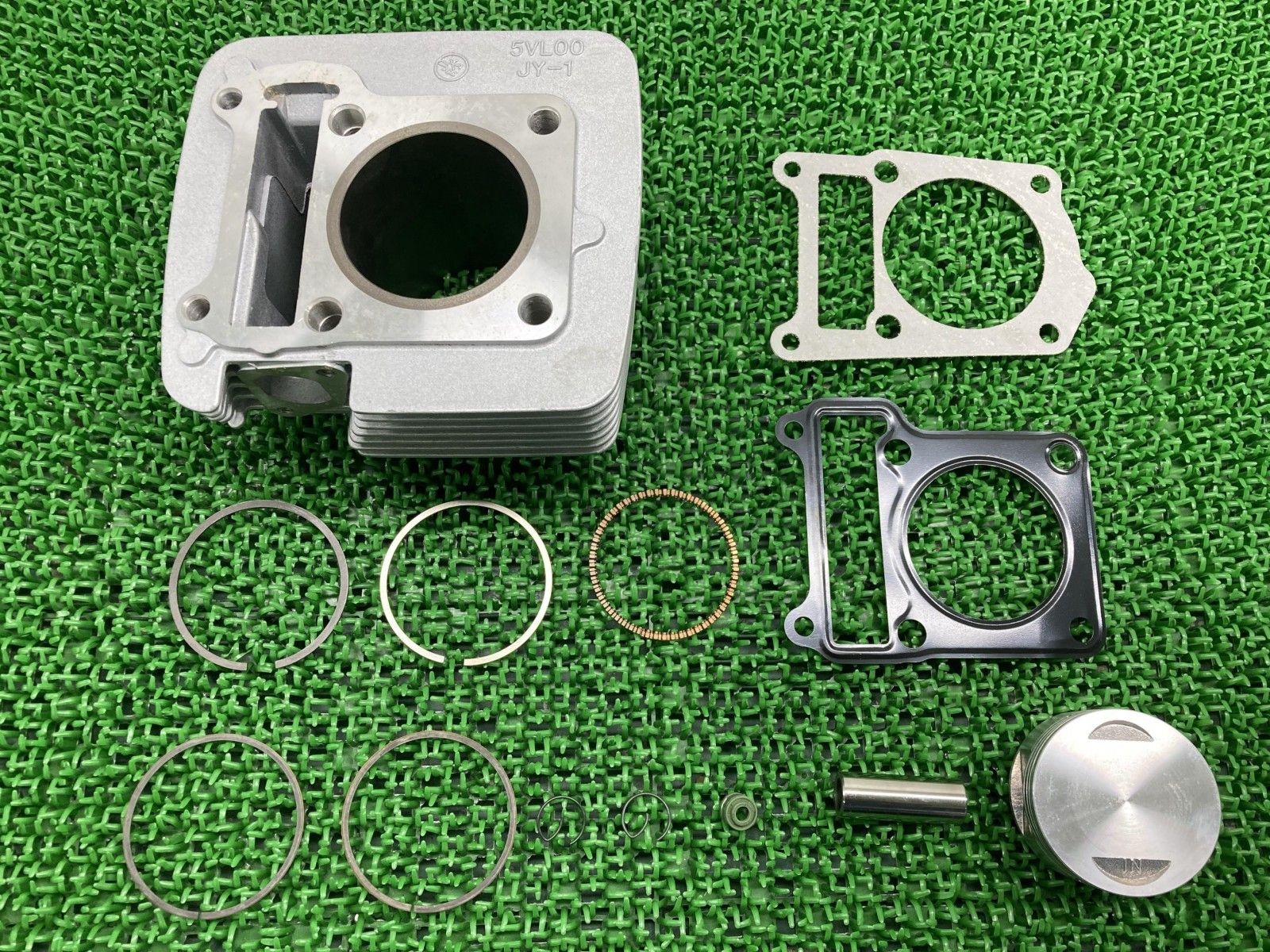XTZ125 エンジンシリンダー 5VL00 ヤマハ 純正 バイク 部品 コンディション良好 割れ欠け無し 品薄 希少品 ピストン 【中古】 60 XTZ125 エンジンシリンダー 5VL00 ヤマハ 純正 バイク 部品