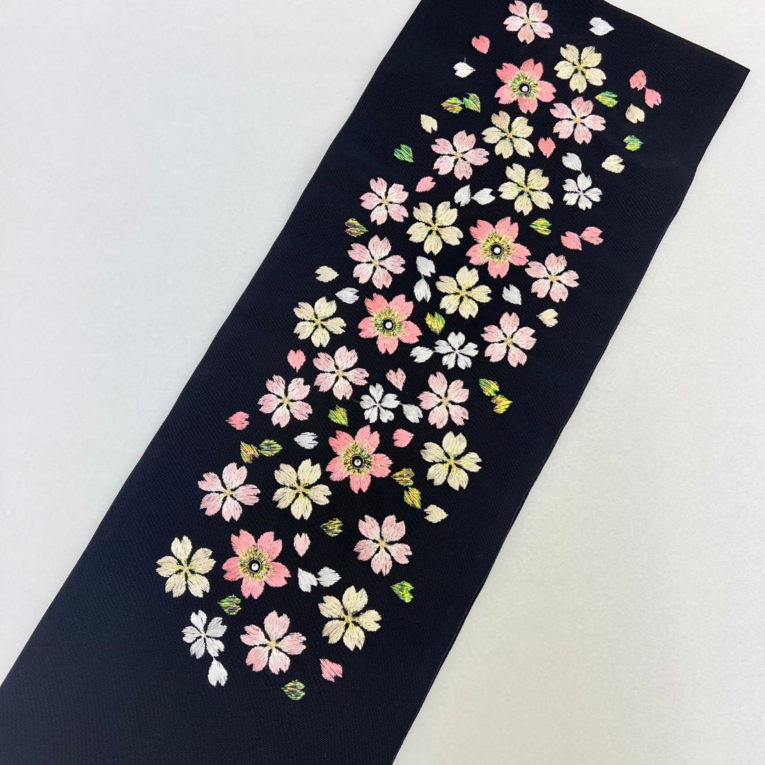 黒 桜 刺繍衿】 成人式 卒業式 振袖 袴 訪問着 着物 和装 黒