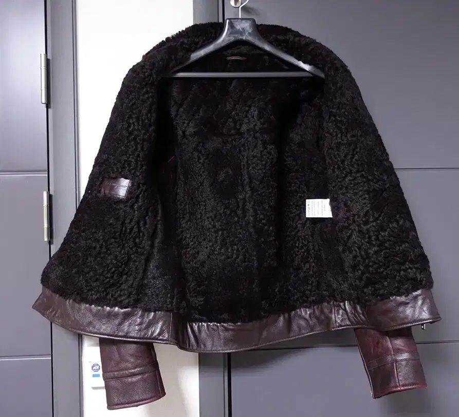 バーガンディー ボアフリース