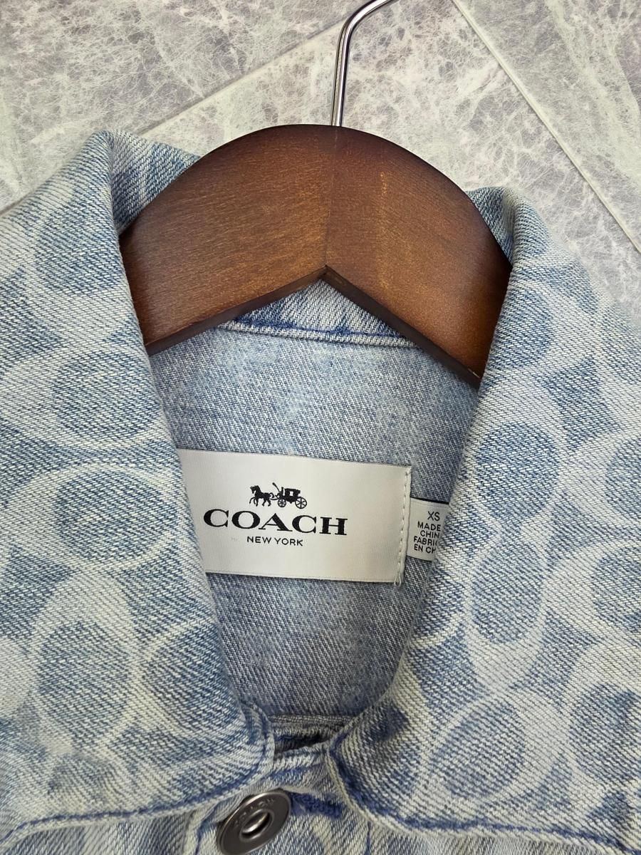 コーチデニムジャケット タグ付き。未使用品。 中古】 COACH （コーチ） シグネチャー デニム ジャケット G