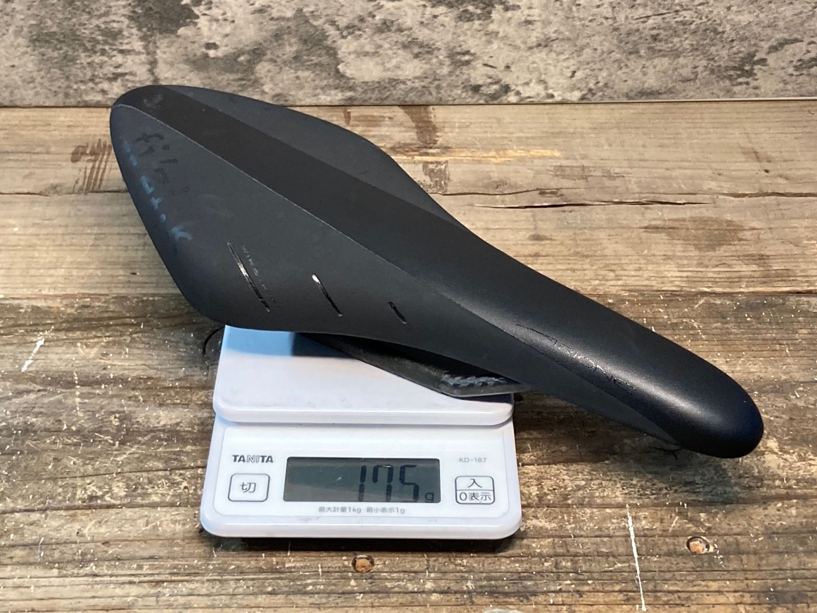 Fizik ARIONE R1 カーボンブレイデッド 165g Fizik ARIONE R1 カーボンブレイデッド 165g fizi:k（フィジーク