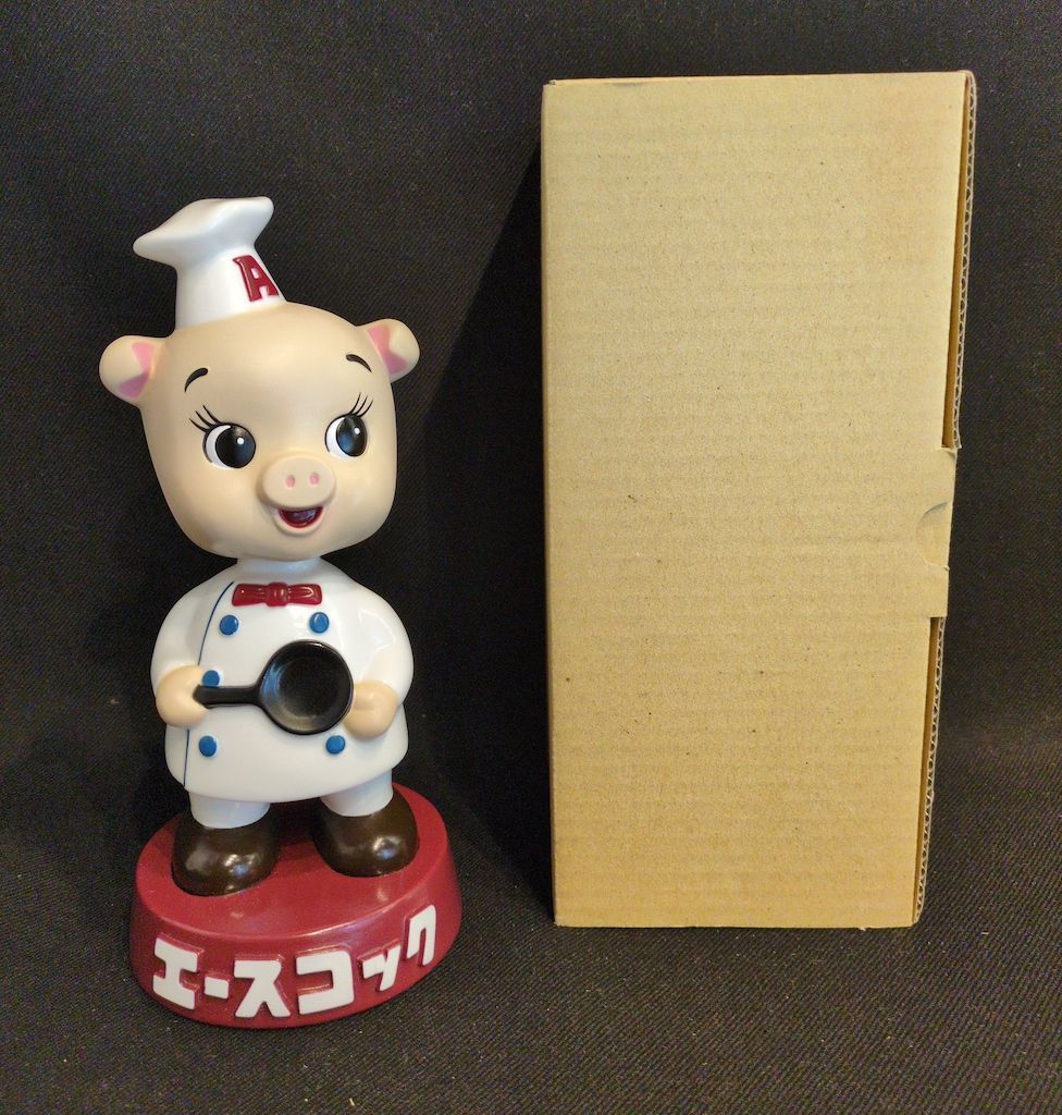 TOYSCLUB エースコック こぶた コック 首振り人形 台座 ロゴあり TOYS