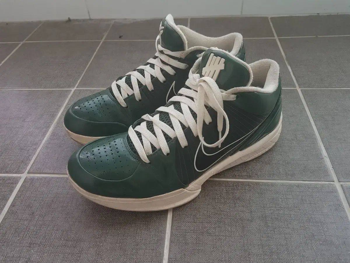 コービー 4 アンディフィーテッド ミルウォーキーバックス NIKE ナイキ