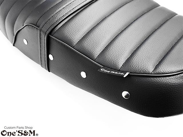 寂しい NEW リニューアル CB Styleタックロールシート CB400SF NC39 NC42 型まで対応 鋲打ち スタッズ付き シートベルト 防水 金具付き レザーシート 前後アンコ抜きver リンク
