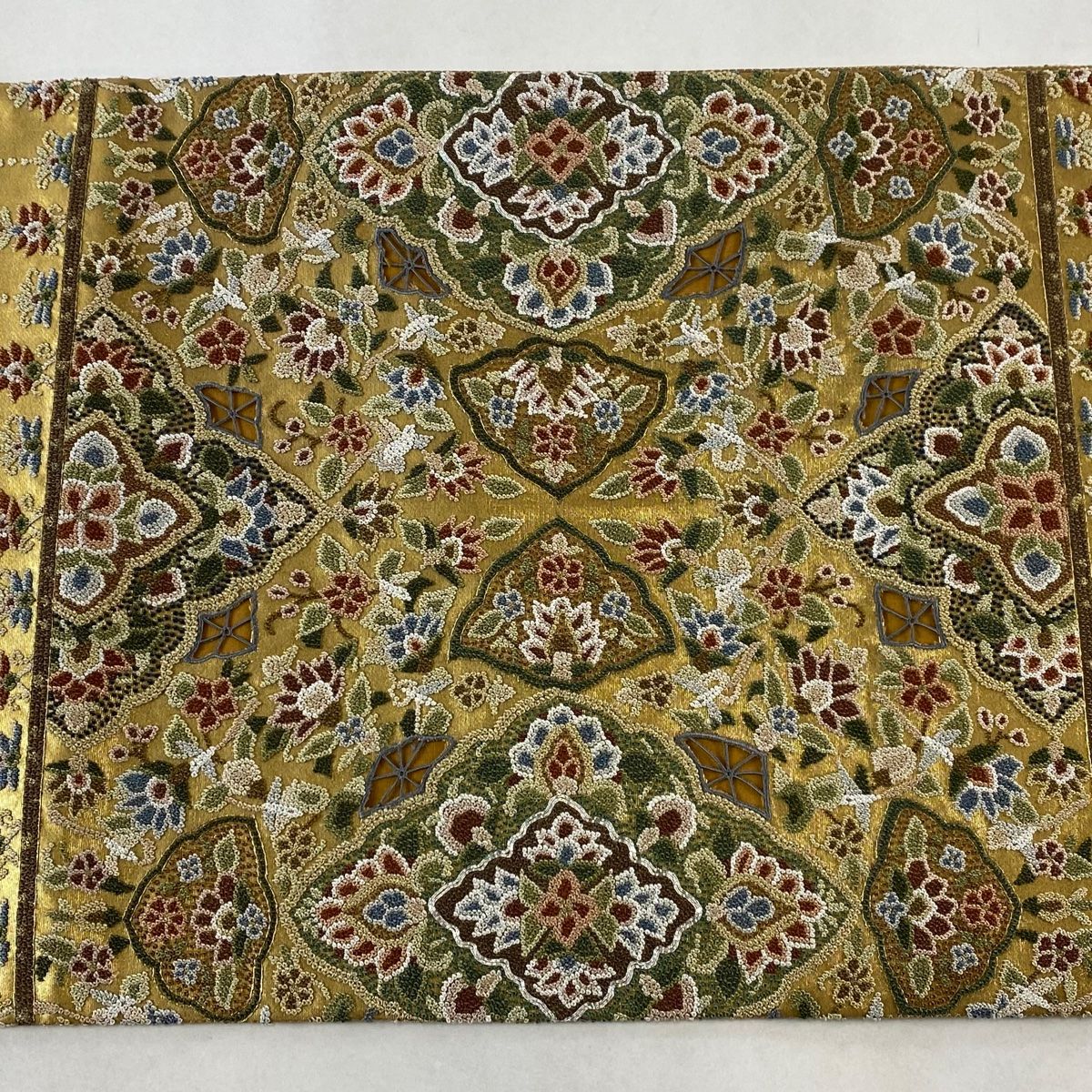 袋帯 美品 逸品 菱華文 草花 相良刺繍 箔 金色 お太鼓柄 正絹