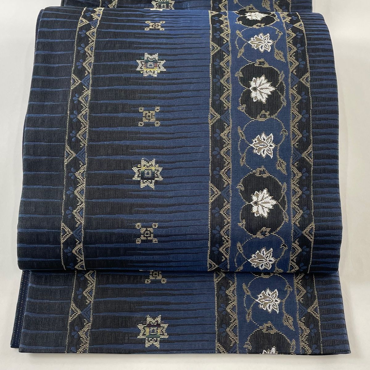 袋帯 名品 草花 紺色 六通 正絹