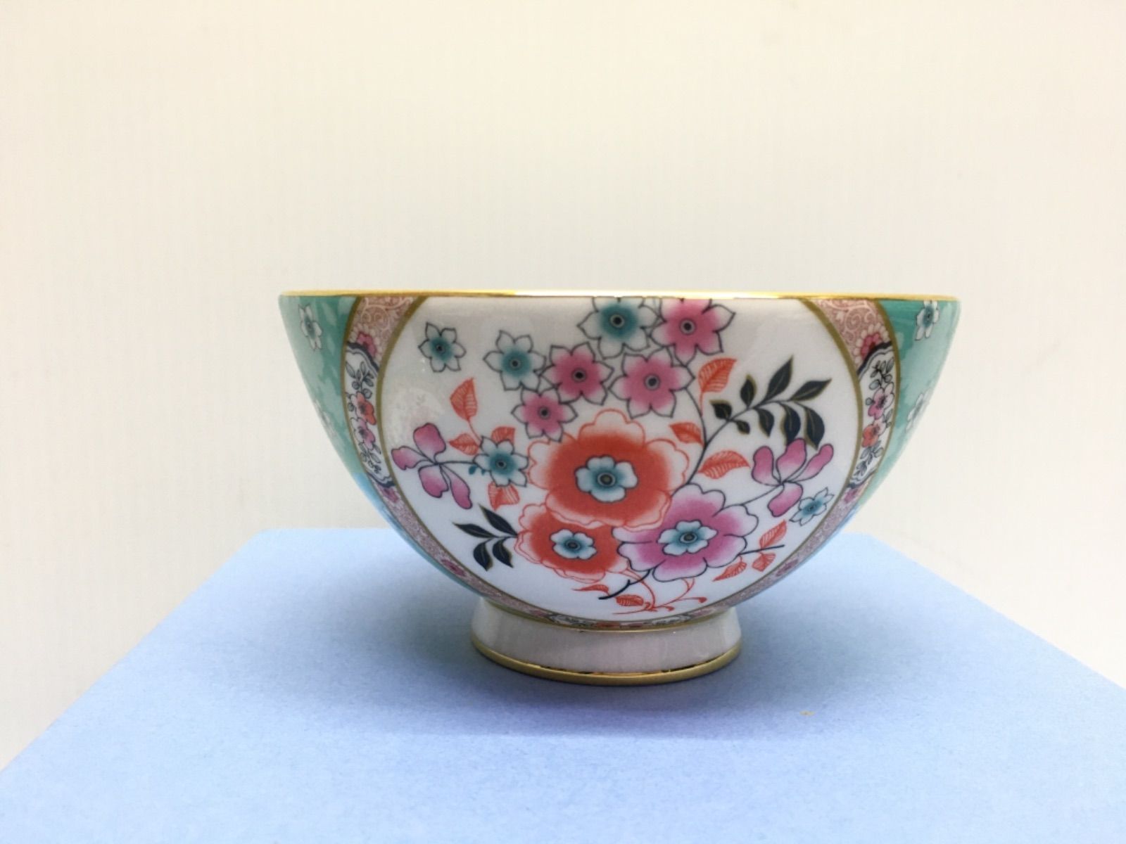 WEDGWOOD ワンダーラスト カメリア スモールボール /スクエア