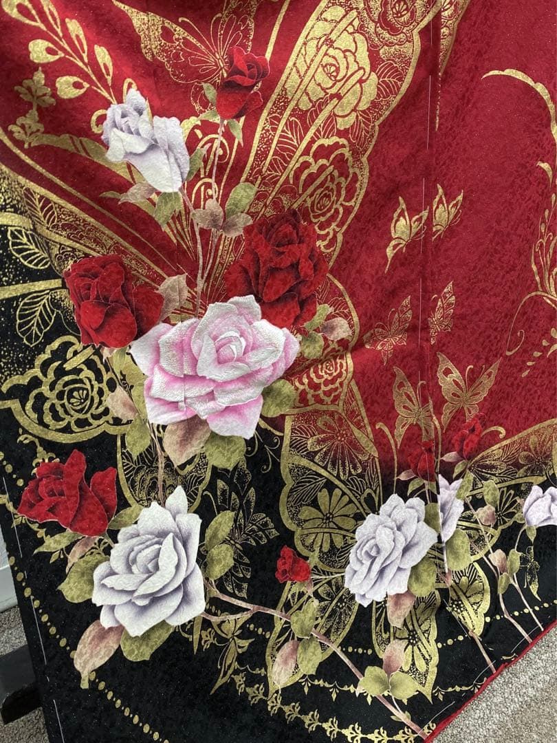 振袖 仮絵羽 銀通し ラメ刺繍 金彩 紋意匠 薔薇 正絹 未仕立て品 八掛付き 振袖 仮絵羽 銀通し ラメ刺繍 金彩 薔薇 正絹 未仕立て品 八掛