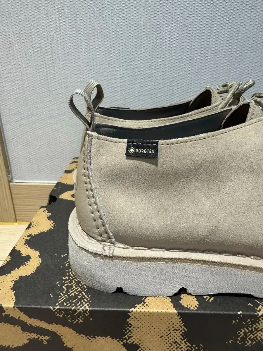 デザートブーツ ゴアテックス