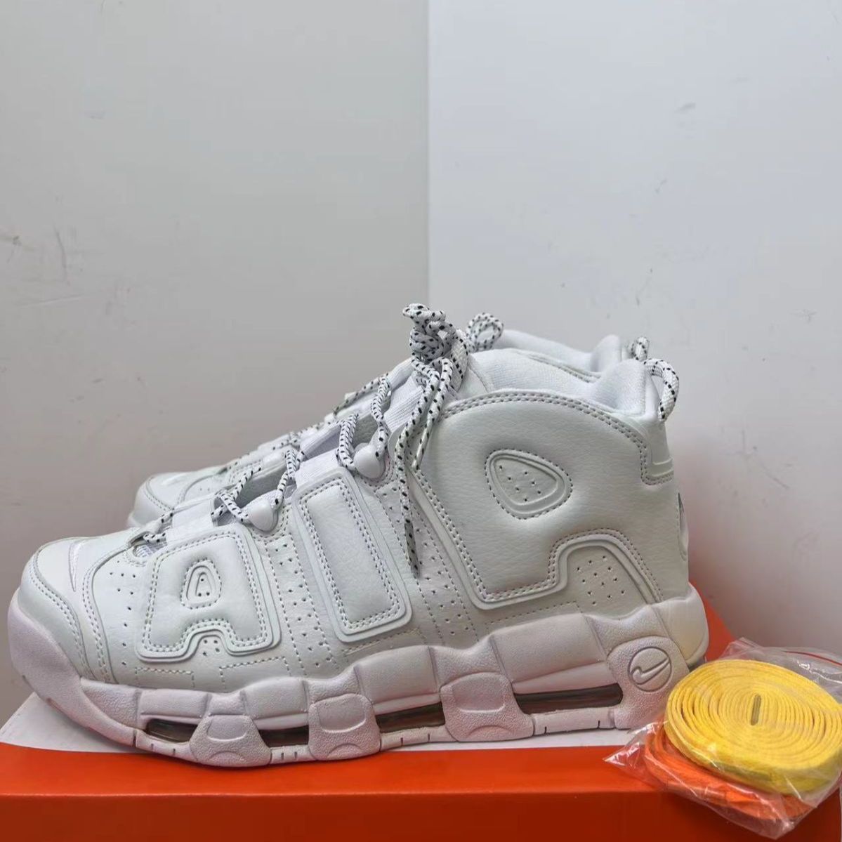 新品未使用ナイキ Nike Air More Uptempo スニーカー