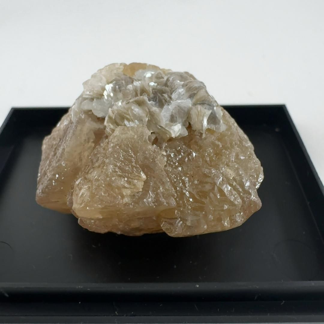 【E29925】蛍光鉱物 灰重石 タングステン シェーライト 天然石 鉱物 原石