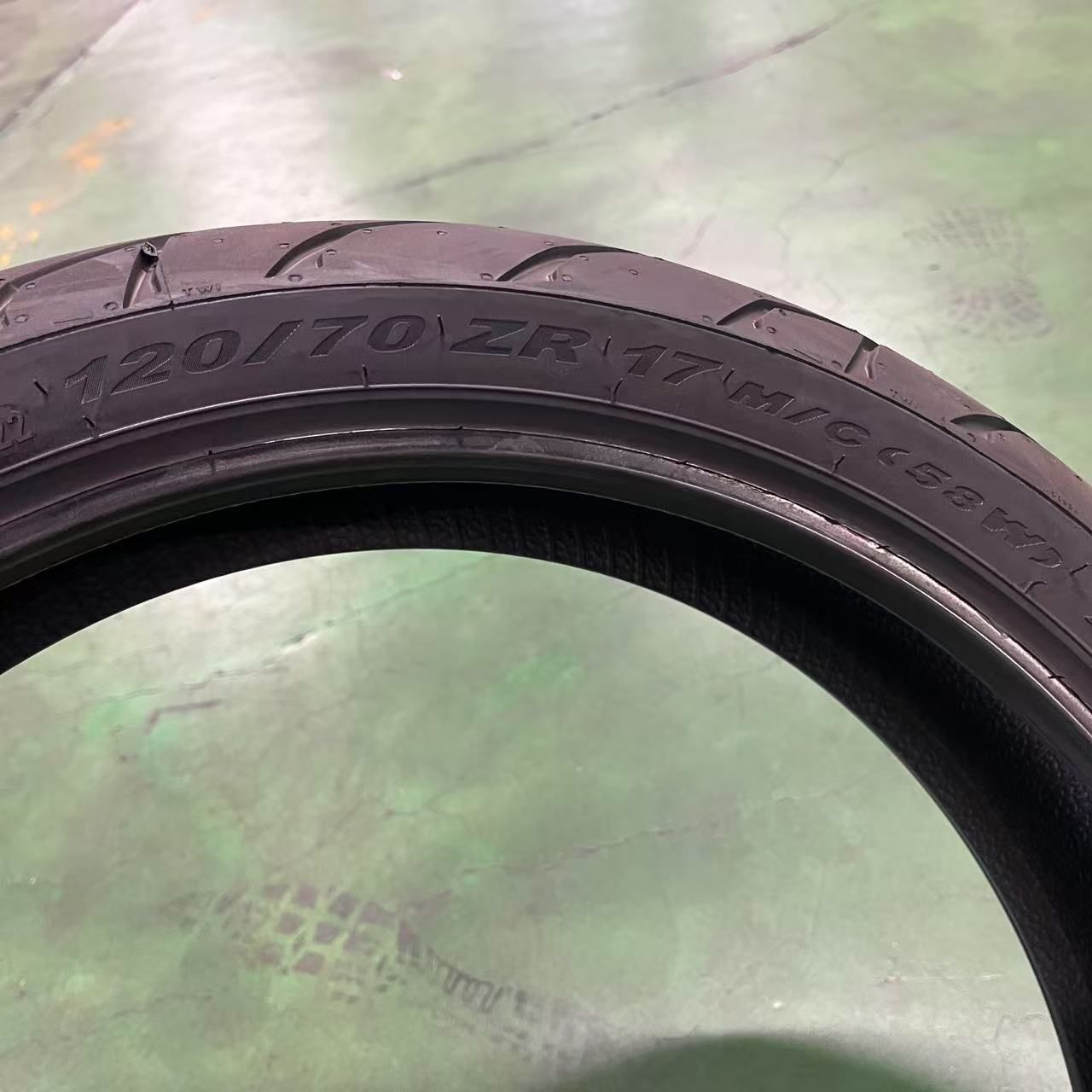 ピレリ PIRELLI