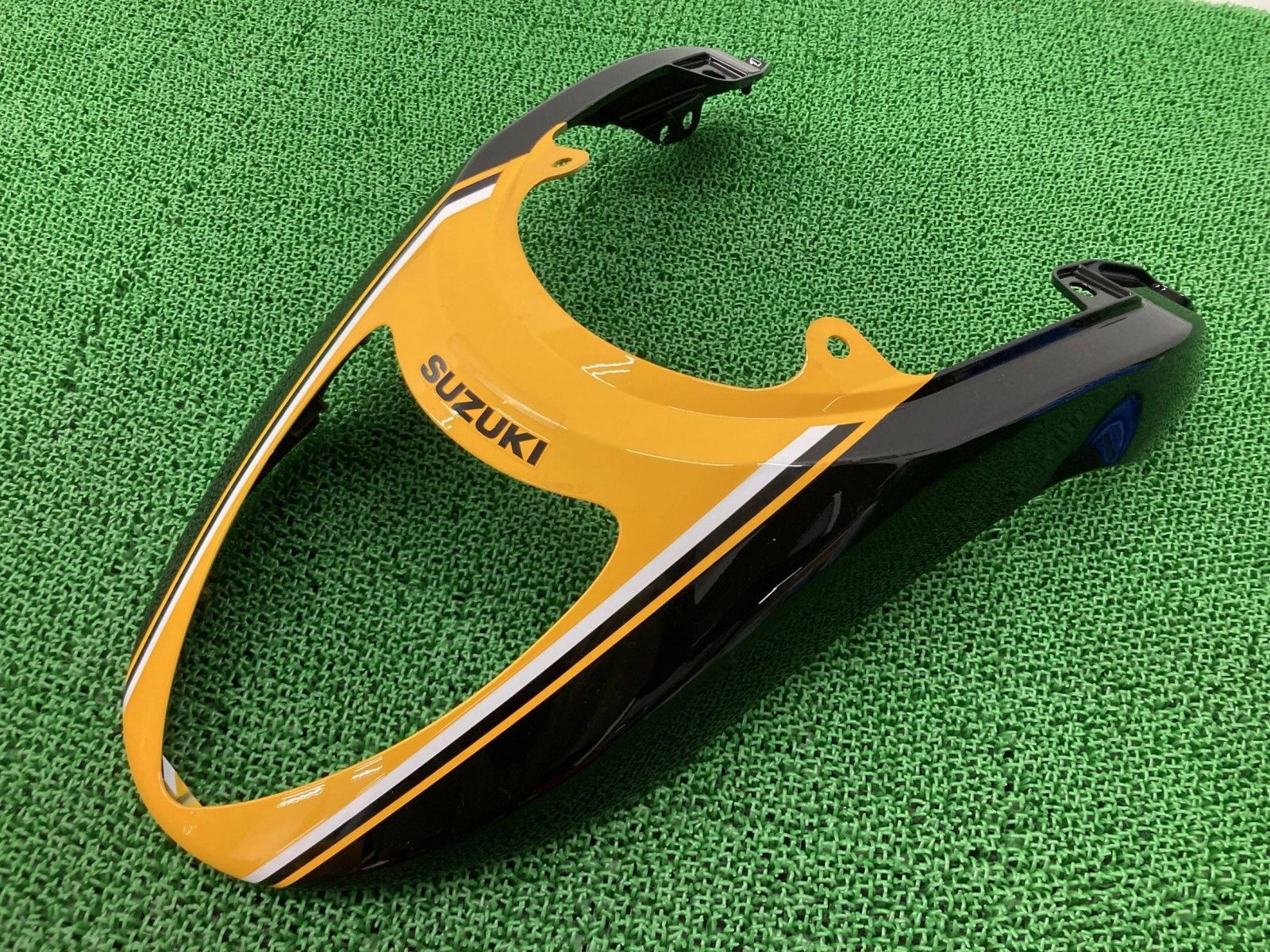 ブルバードM109R テールカウル 黒|黄 48G スズキ 純正 バイク 部品 GU76A シートカウル コンディション良好 品薄 品 Vv