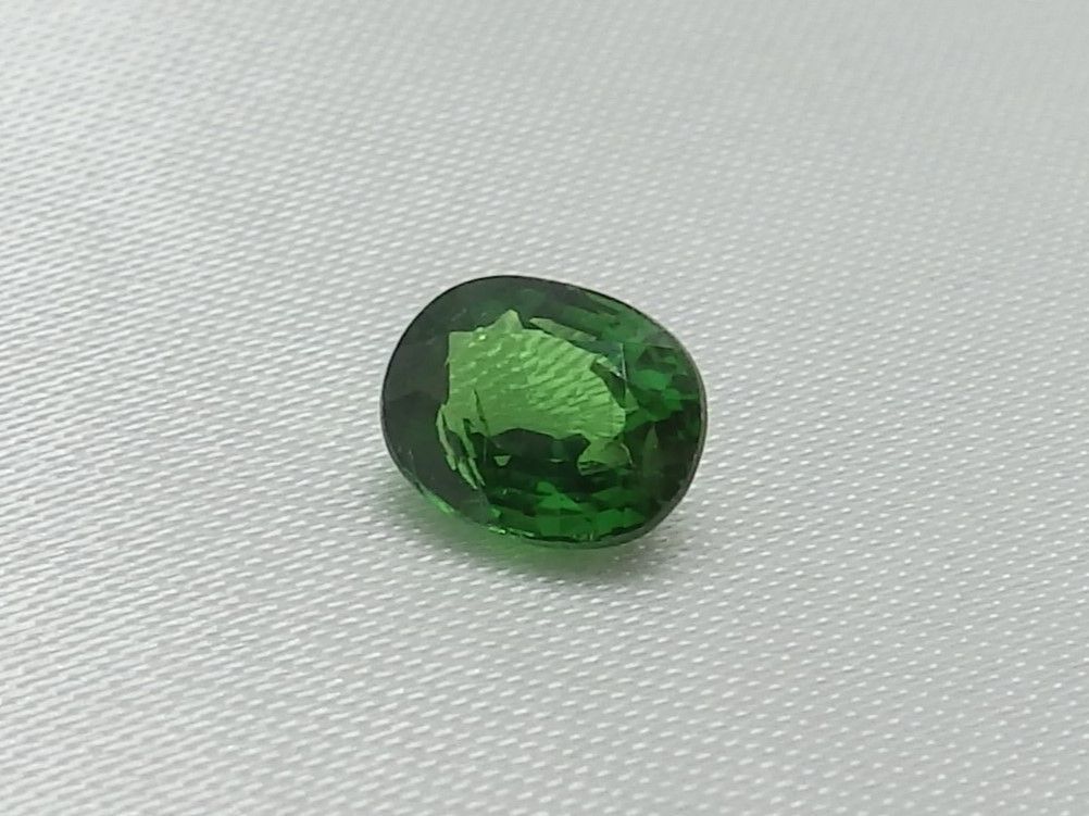 天然グリーン ガーネットのルース【1.056ct】天然グリーンガーネット