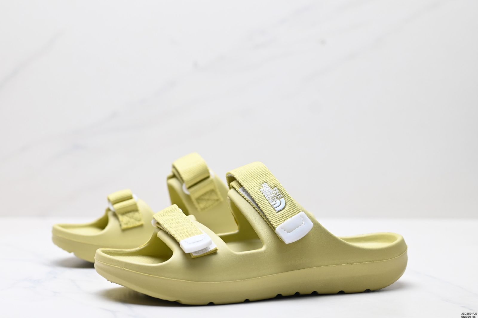DIOR（ディオール） 「ディオール B35 丸頭 レースアップ ロー