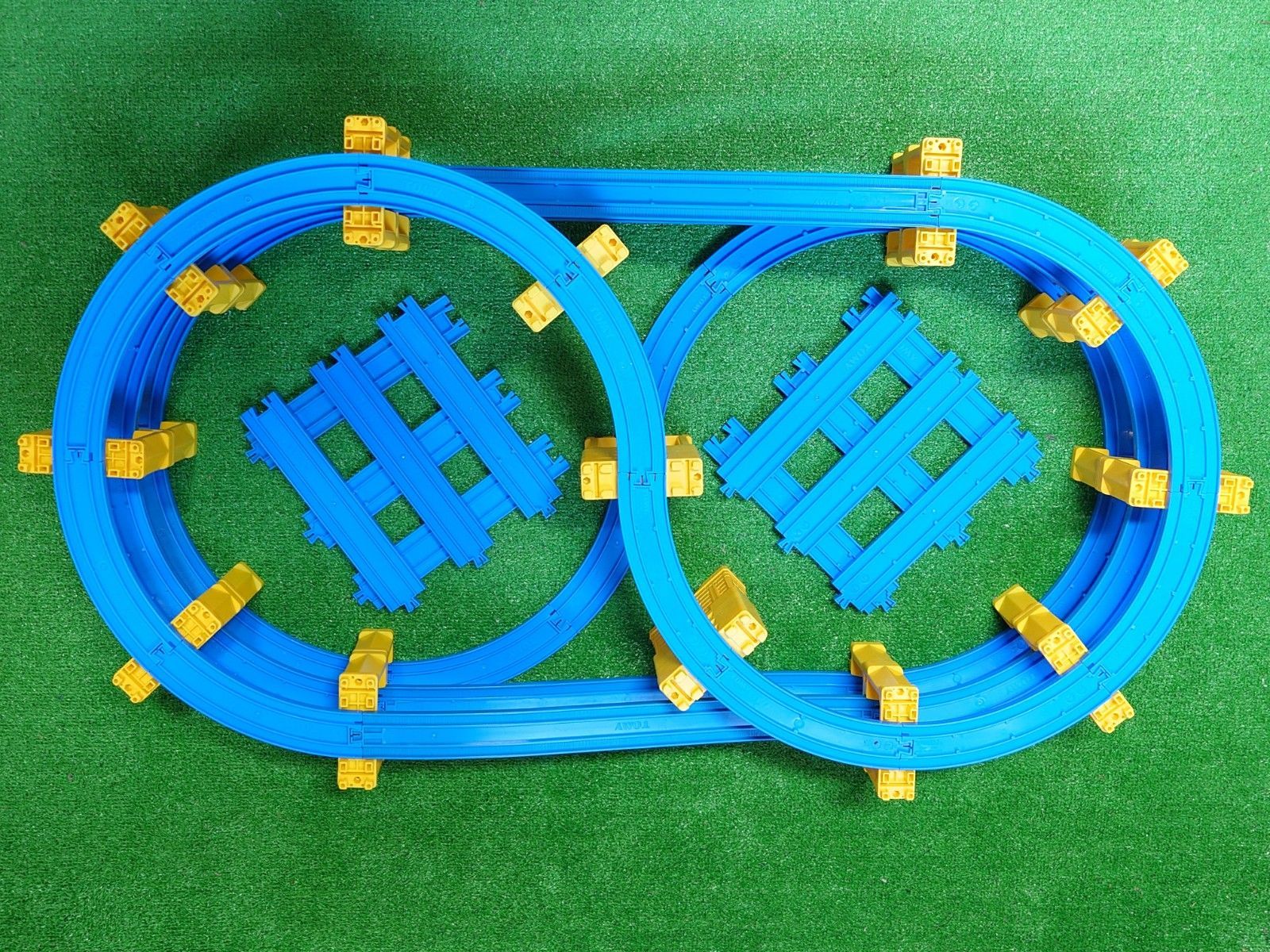 プラレール ぐるぐる無限ループ 4段タワー・ベーシック レイアウト