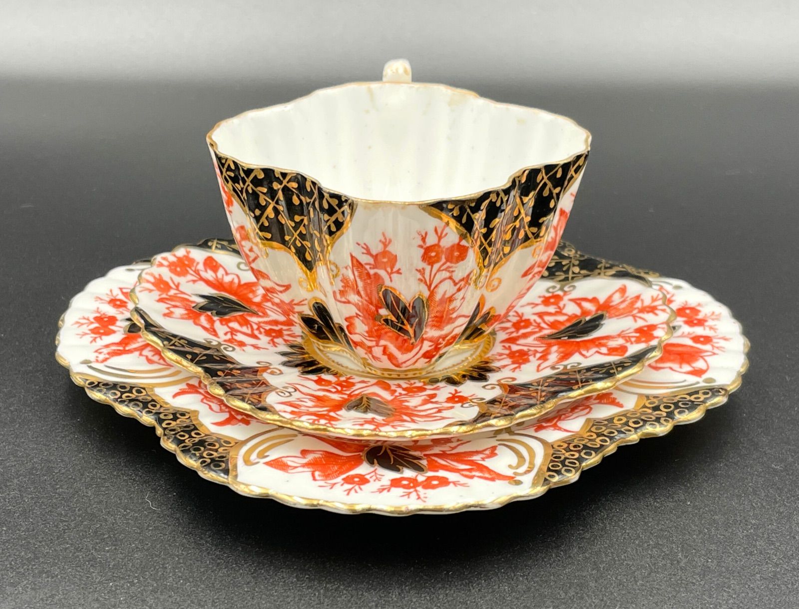 【19世紀】英国 アンティーク フォリー/ワイルマン 金彩 菊花装飾 トリオ 19世紀】英国 アンティーク フォリー/ワイルマン 金彩 菊花装飾 トリオ