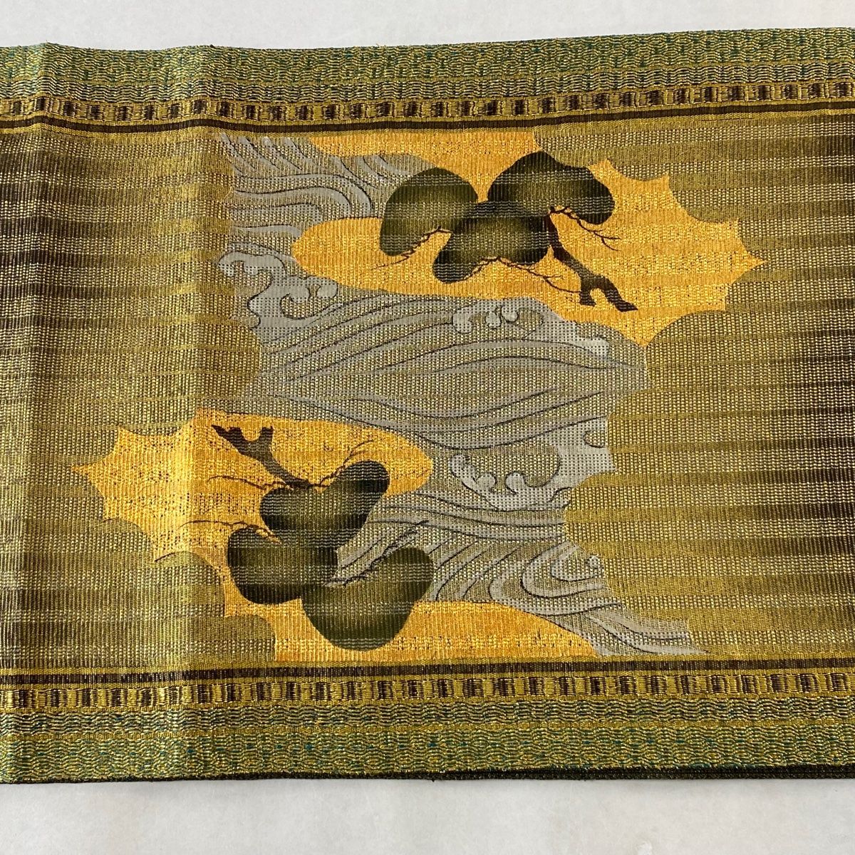 袋帯 美品 名品 山並み 霞 箔 ぼかし 関し 灰茶 お太鼓柄 正絹 中古