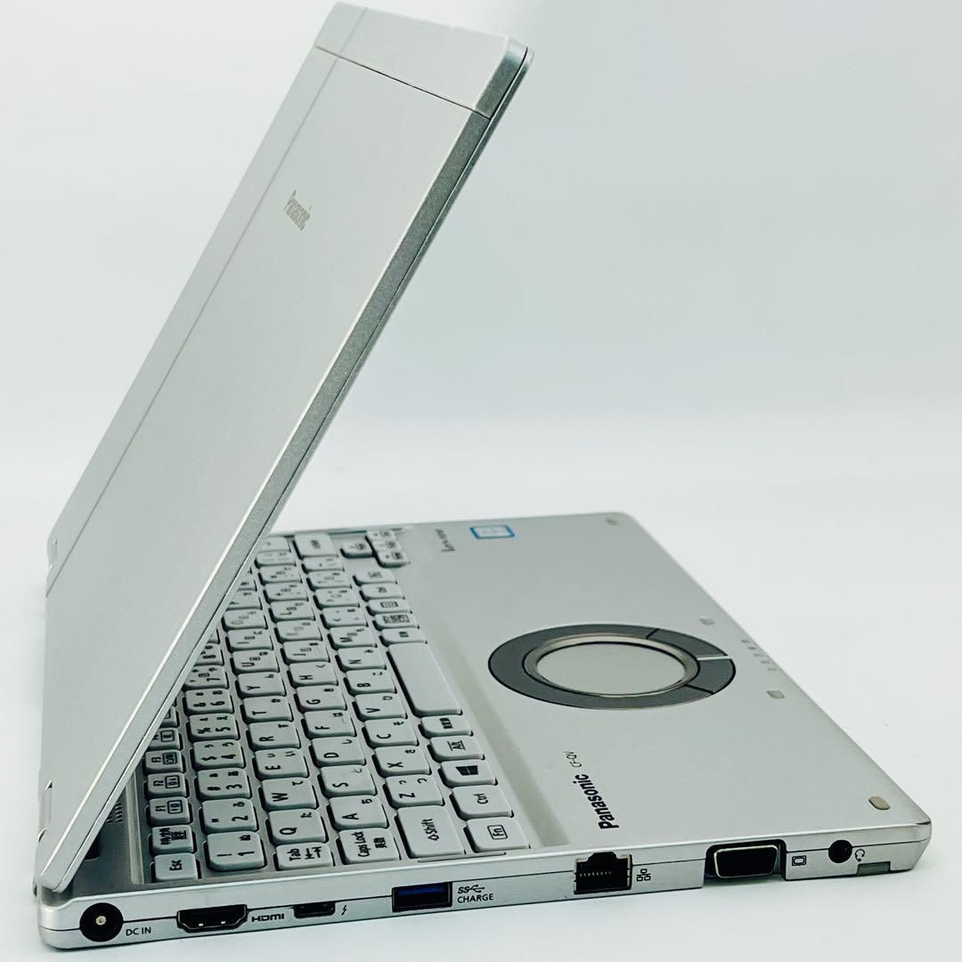 グリーンホワイトのクリスマスリース シャリンバイ ブルーアイス