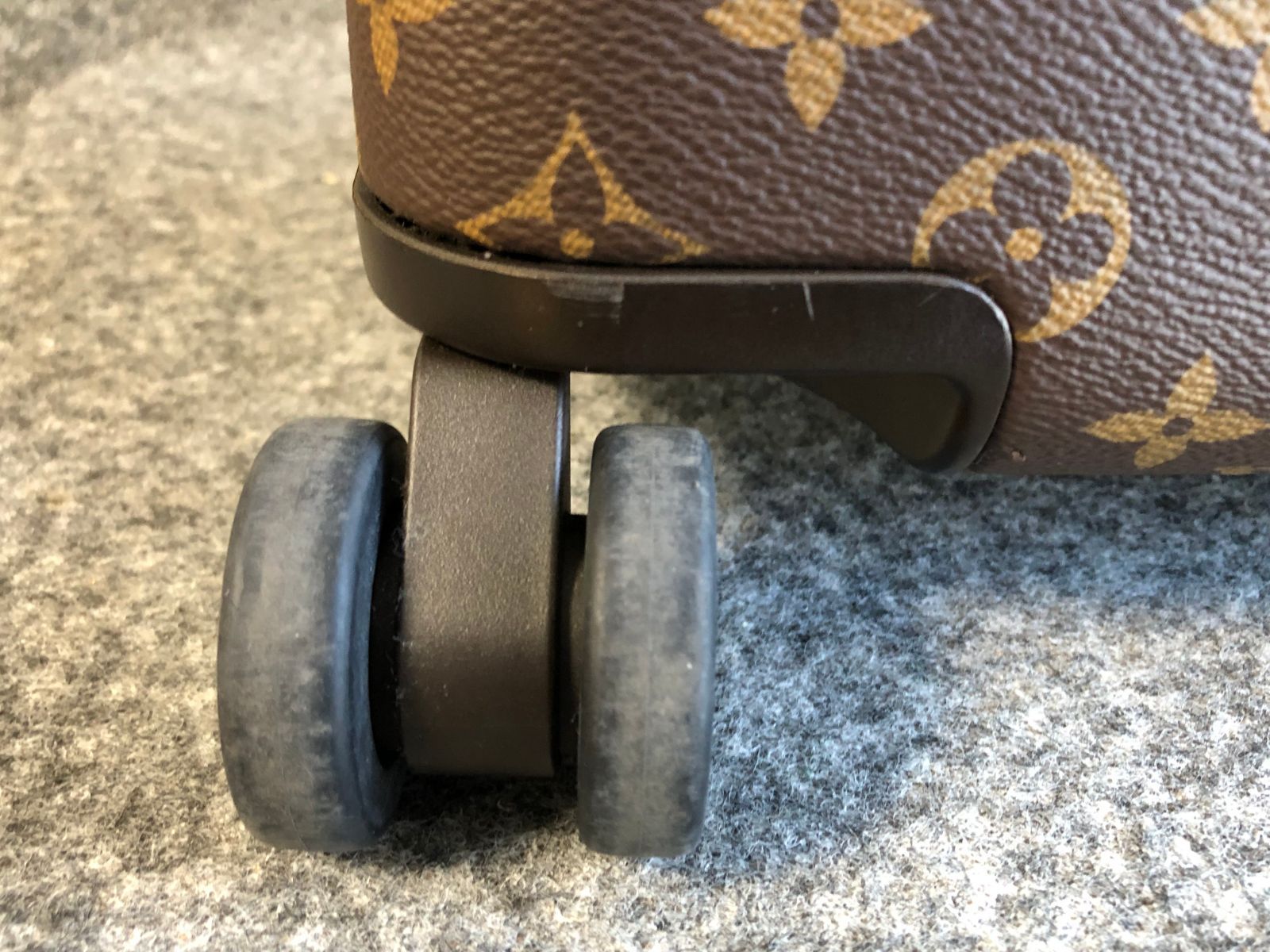 【本物保証】ルイ・ヴィトン Louis Vuitton ホライゾン55 キャリーケース 旅行鞄 TSAロック キャリーバッグ モノグラム ブラウン M23203【中古】