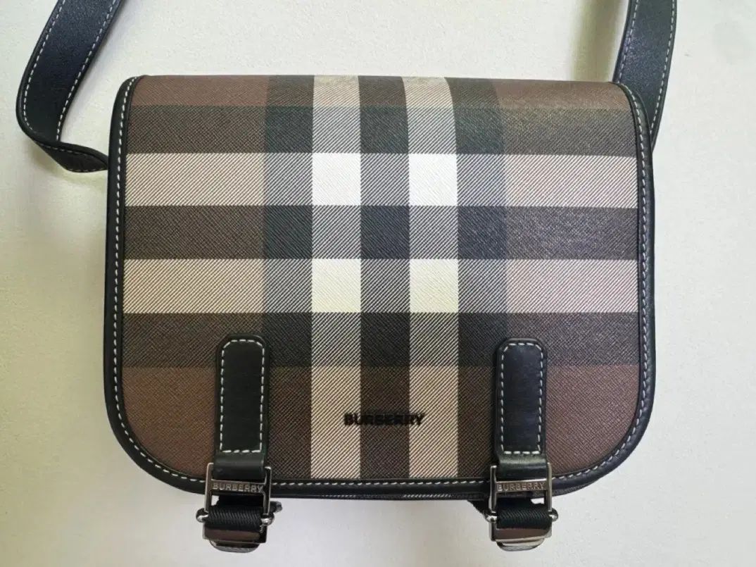 Burberry バーバリー チェック メッセンジャーバッグ クロスバッグ