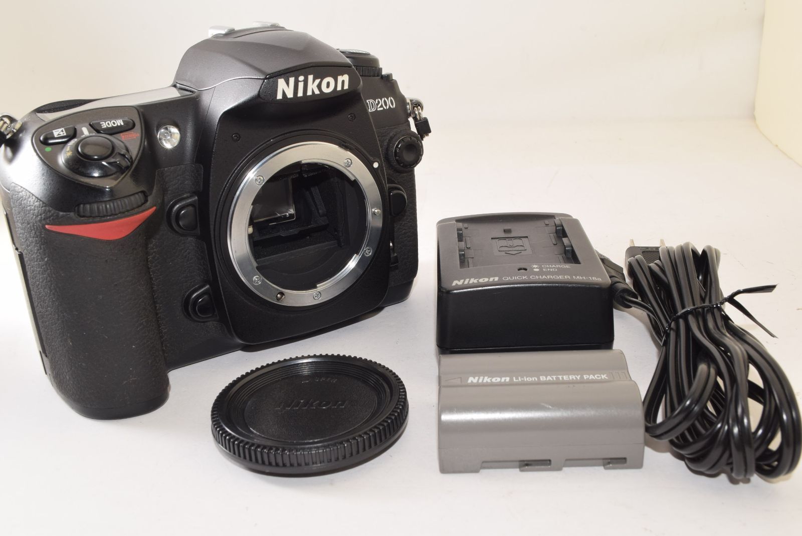 Nikon ニコン D200 ボディ デジタル一眼レフカメラ J2409085