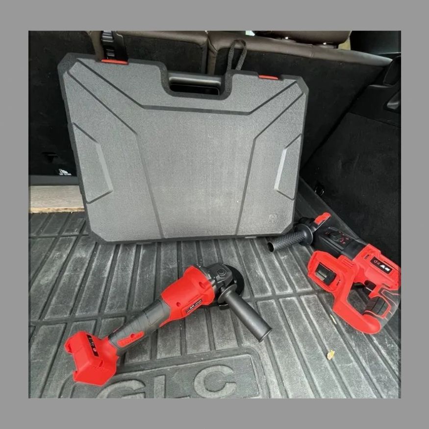 ドリルドライバー 4つのバッテリ