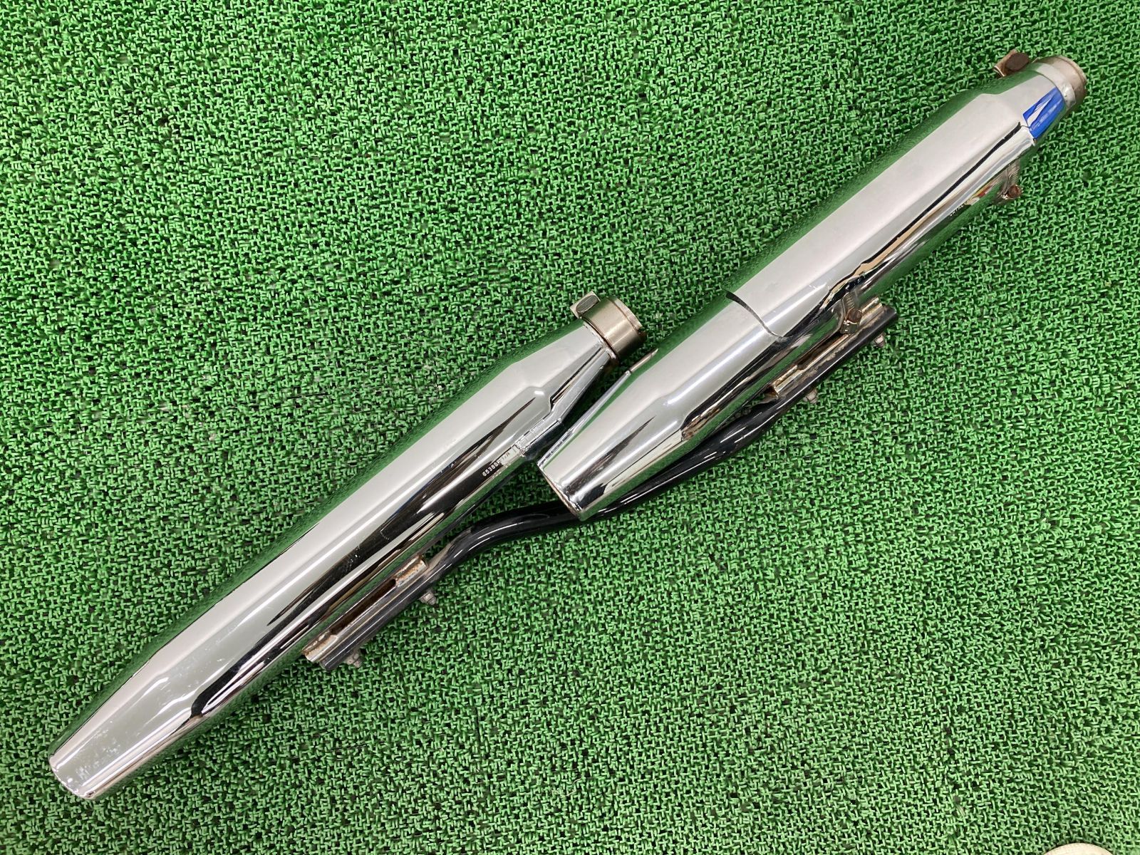 FXDWG1450 サイレンサーマフラー 65388-97A/65868-97A ハーレー 純正 中古 65388-97A 65868-97A ステー ワイドグライド ダイナ