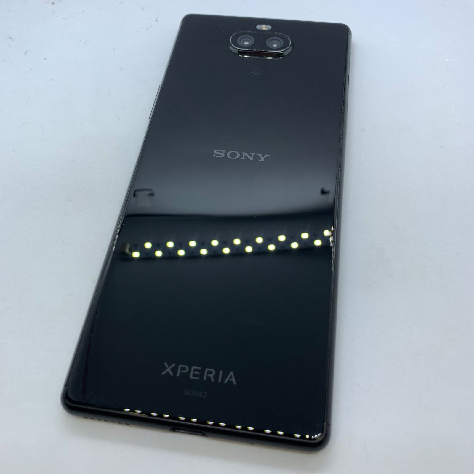 【中古品】au  Xperia 8  SOV42 ブラック