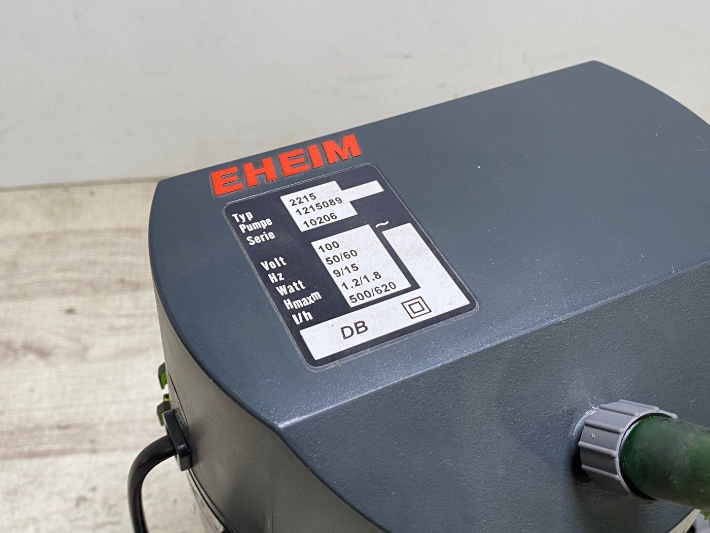 エーハイム2215 1台、2213 4台、サブフィルター用 2台、その他 外部