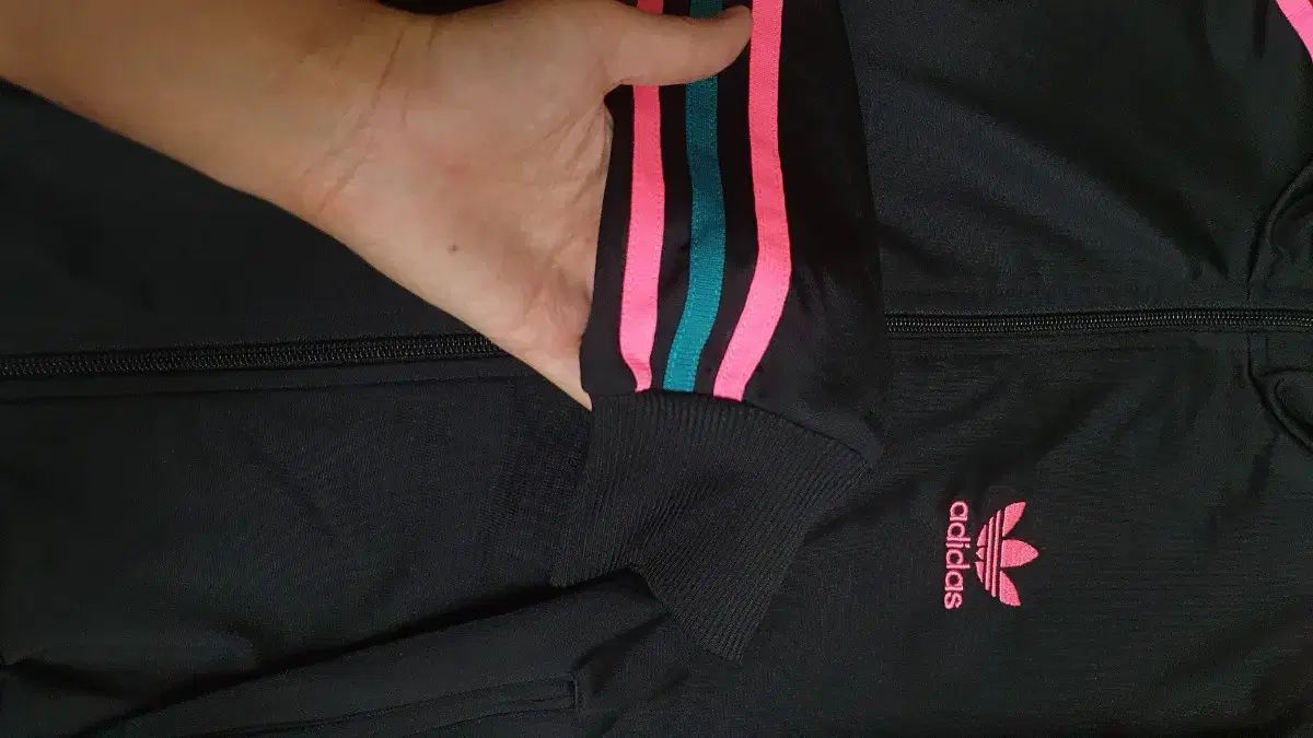 ブラック 3本線