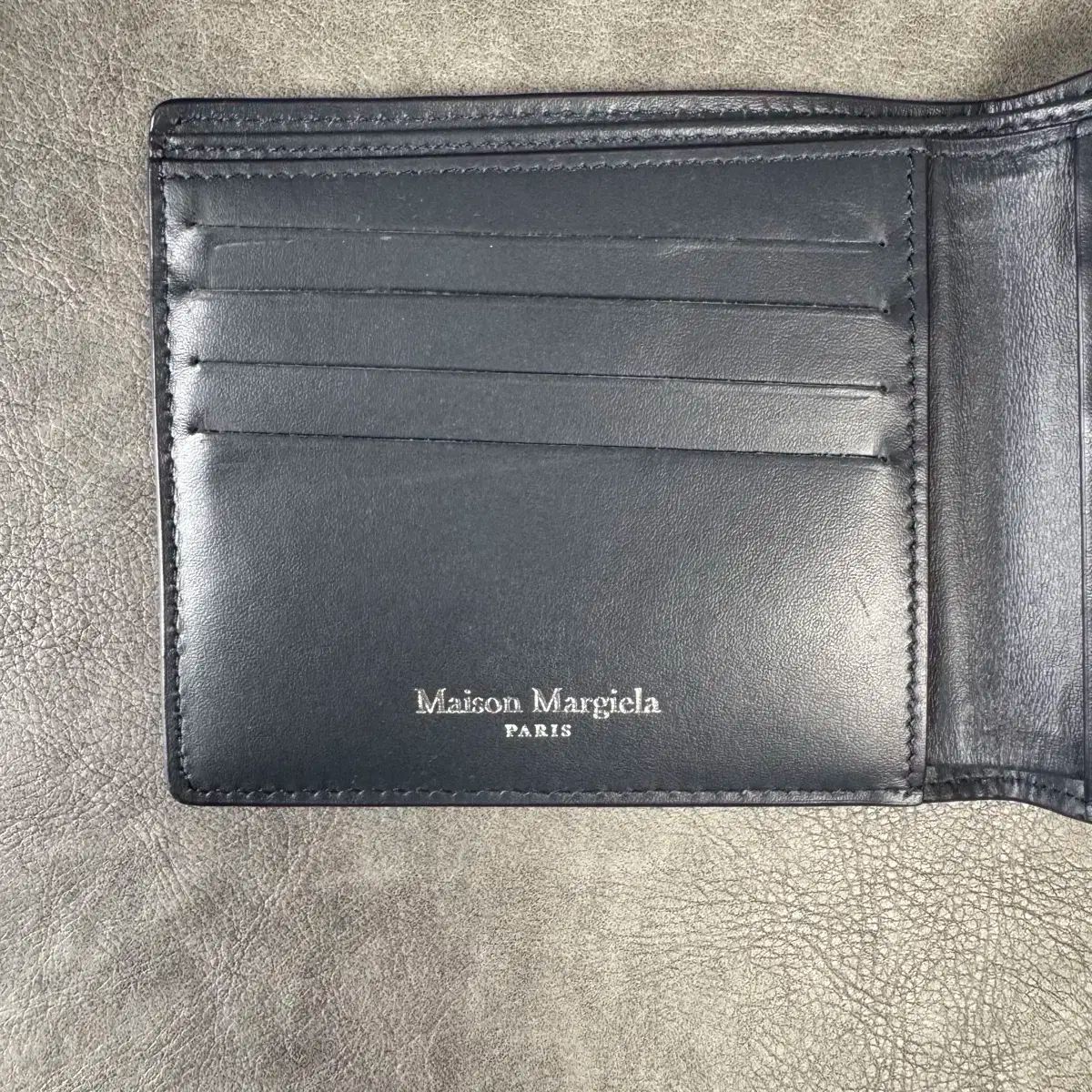 メゾンマルジェラ　スレート ブルー 二つ折り財布　メンズ 楽天市場】メゾン マルジェラ MAISON MARGIELA SA3UI0007 P4745