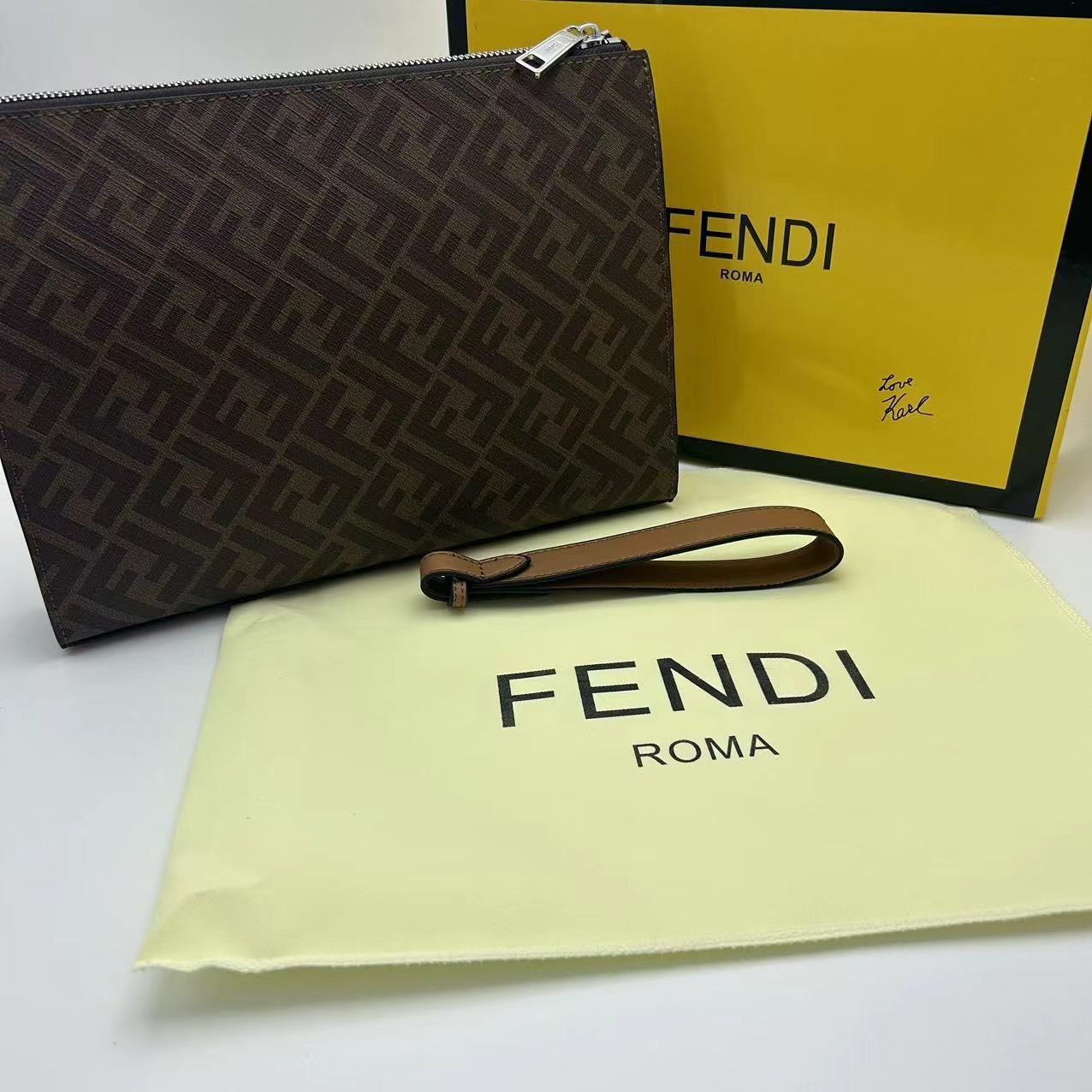 FENDI メンズ　バック